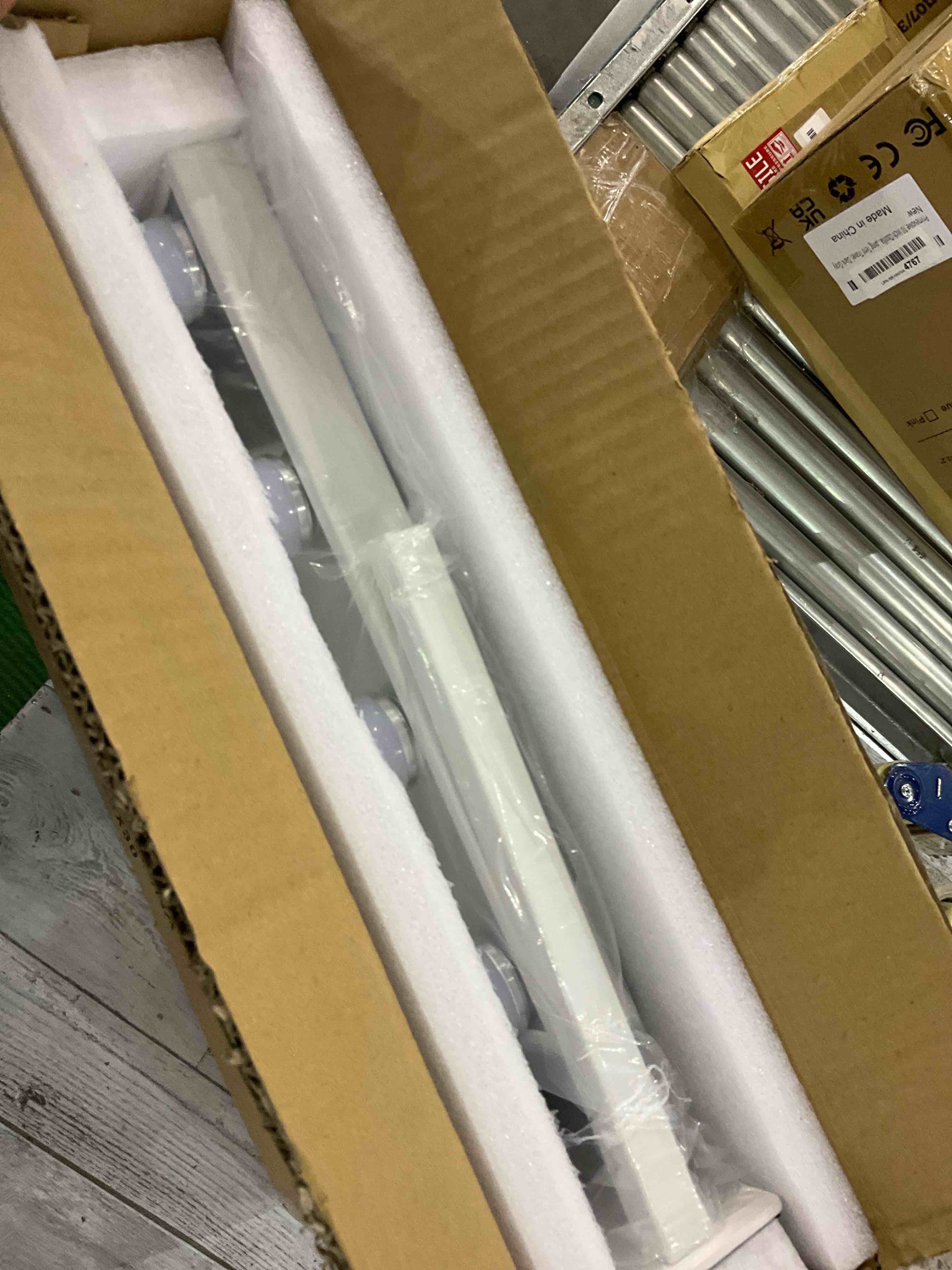 https://s3.amazonaws.com/lotting-images-prod/BargainHunt/EXS01170097_1708624898715.jpeg