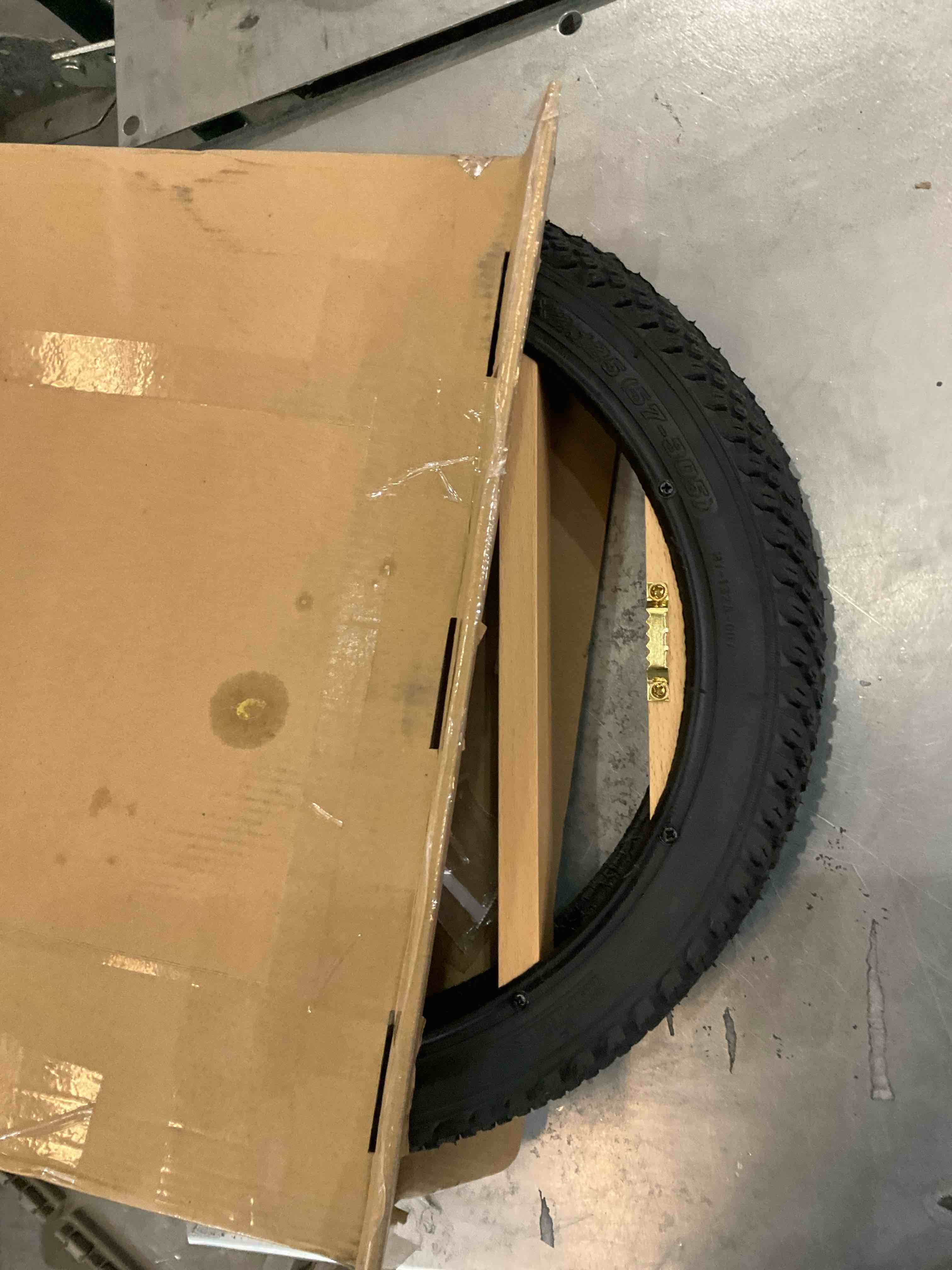 https://s3.amazonaws.com/lotting-images-prod/BargainHunt/EXS01170584_1709834258952.jpeg