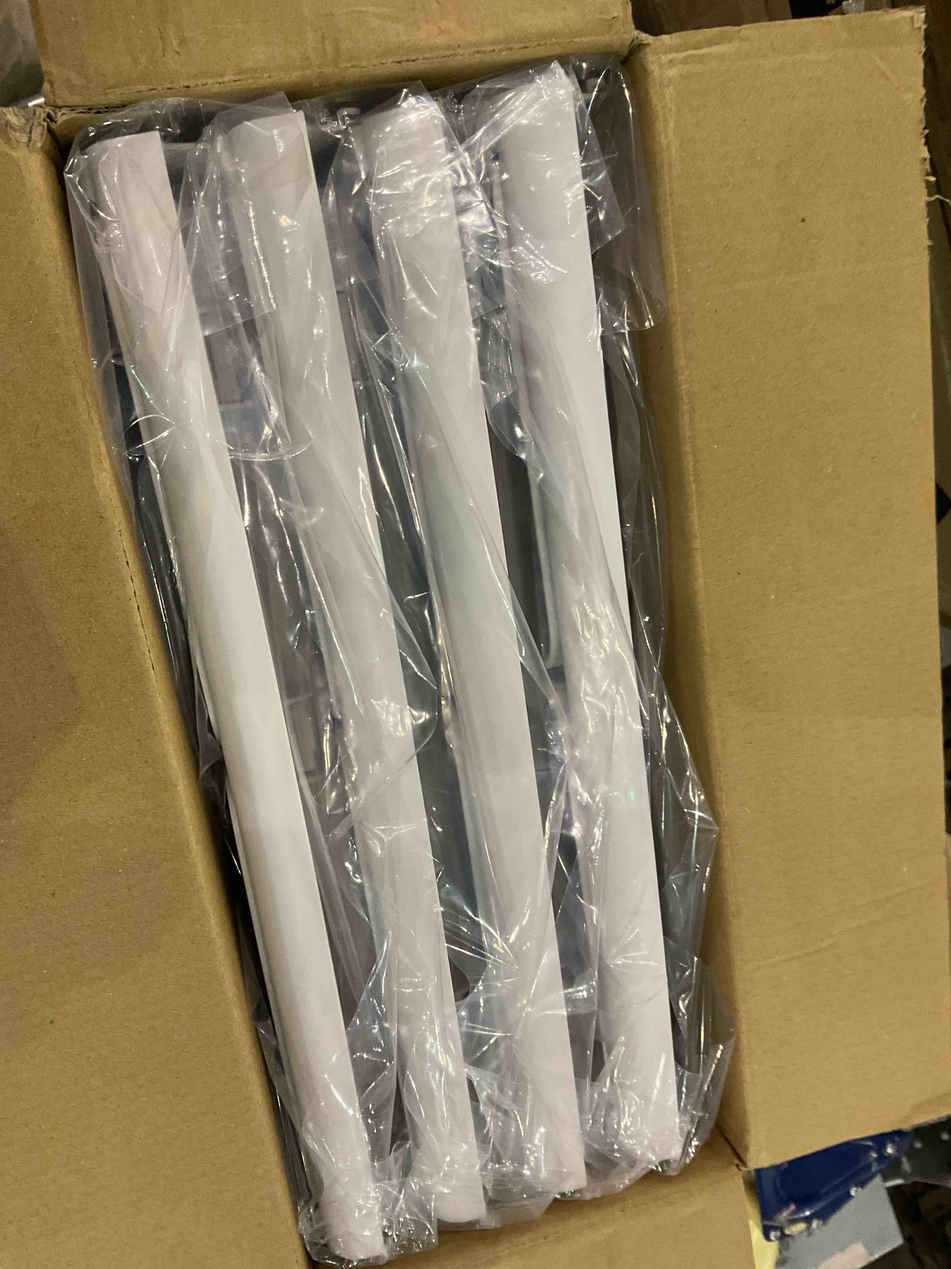 https://s3.amazonaws.com/lotting-images-prod/BargainHunt/EXS01170735_1710158022320.jpeg