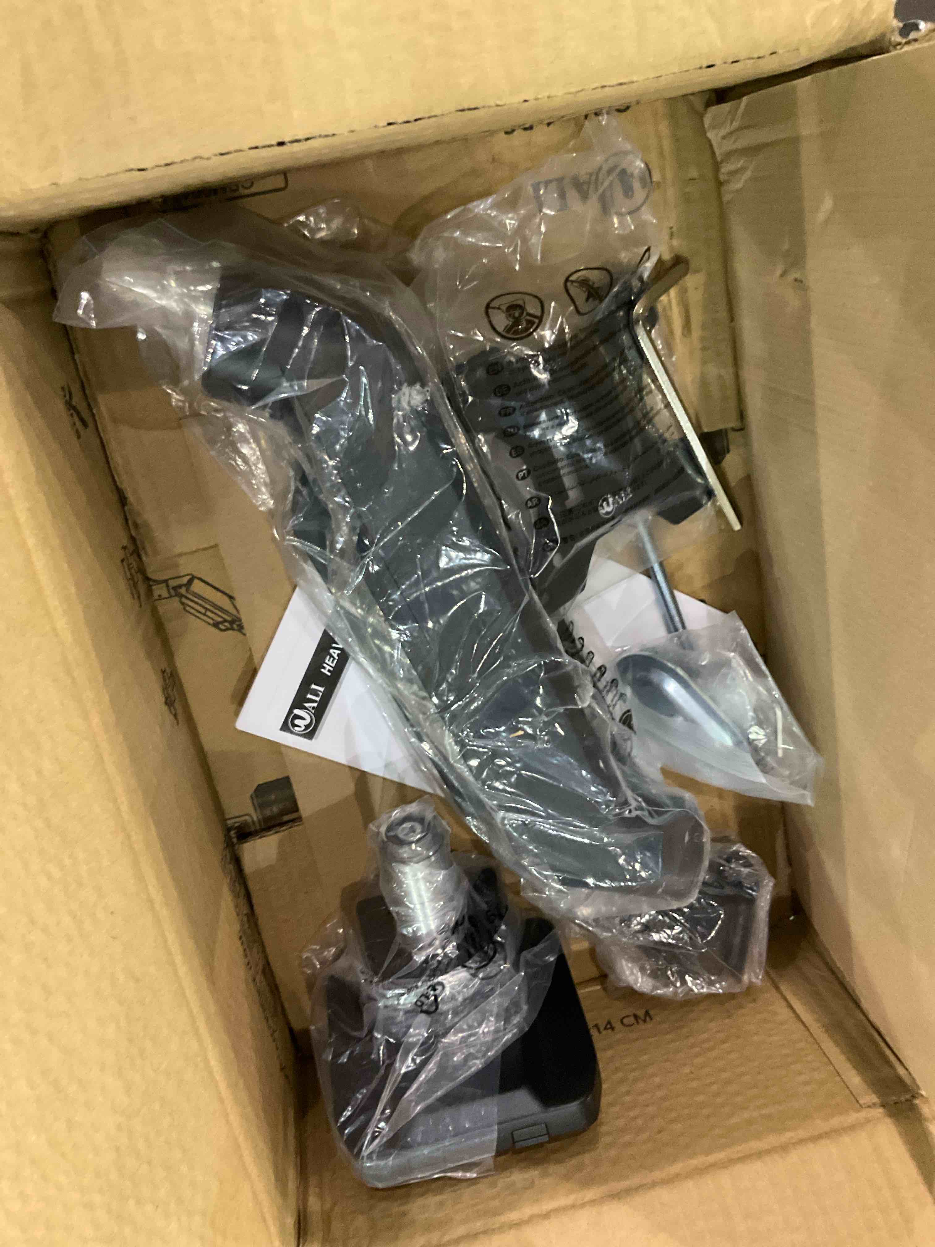 https://s3.amazonaws.com/lotting-images-prod/BargainHunt/EXS01170932_1710328220858.jpeg
