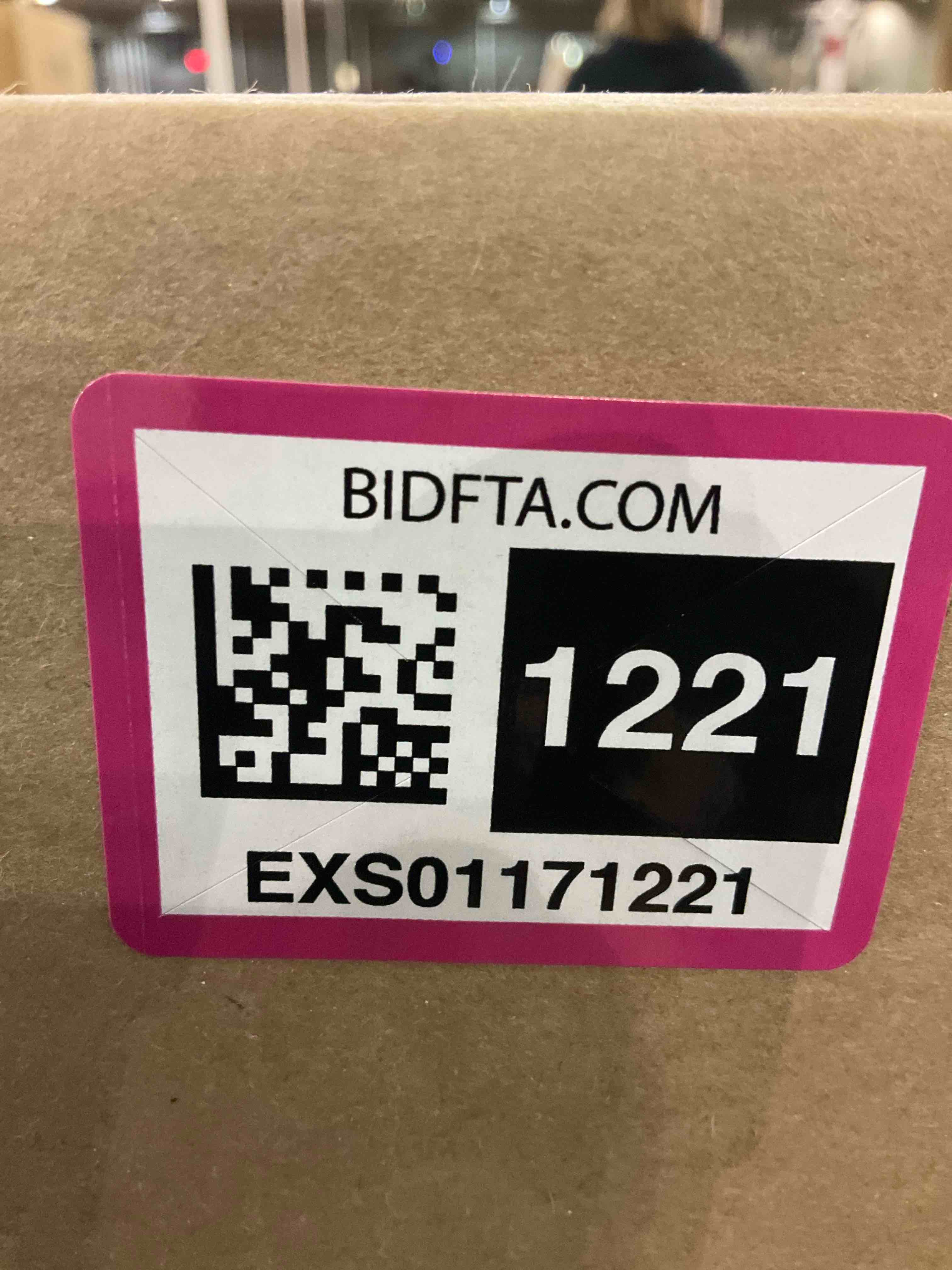 https://s3.amazonaws.com/lotting-images-prod/BargainHunt/EXS01171221_1709124366737.jpeg