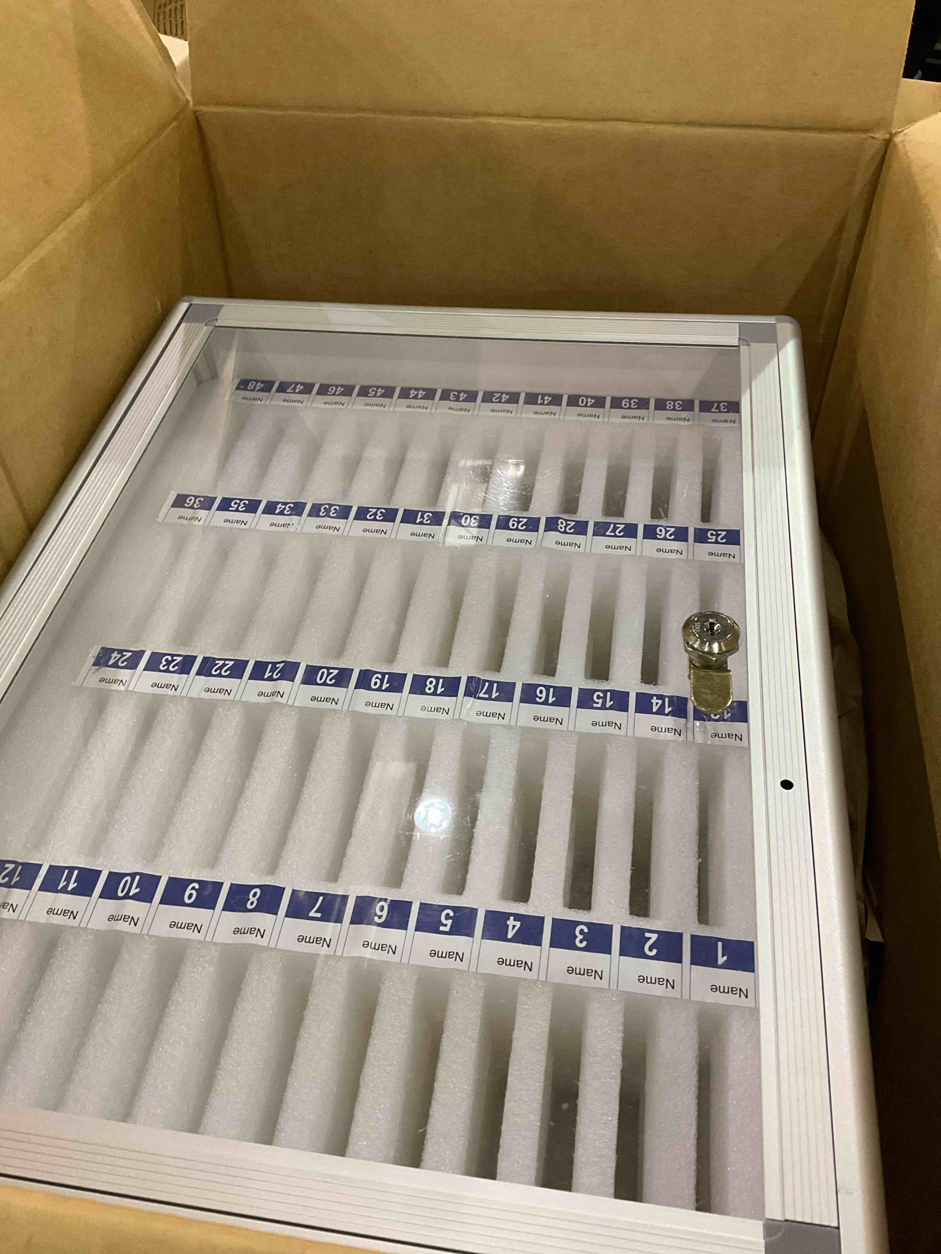 https://s3.amazonaws.com/lotting-images-prod/BargainHunt/EXS01171222_1709124554435.jpeg