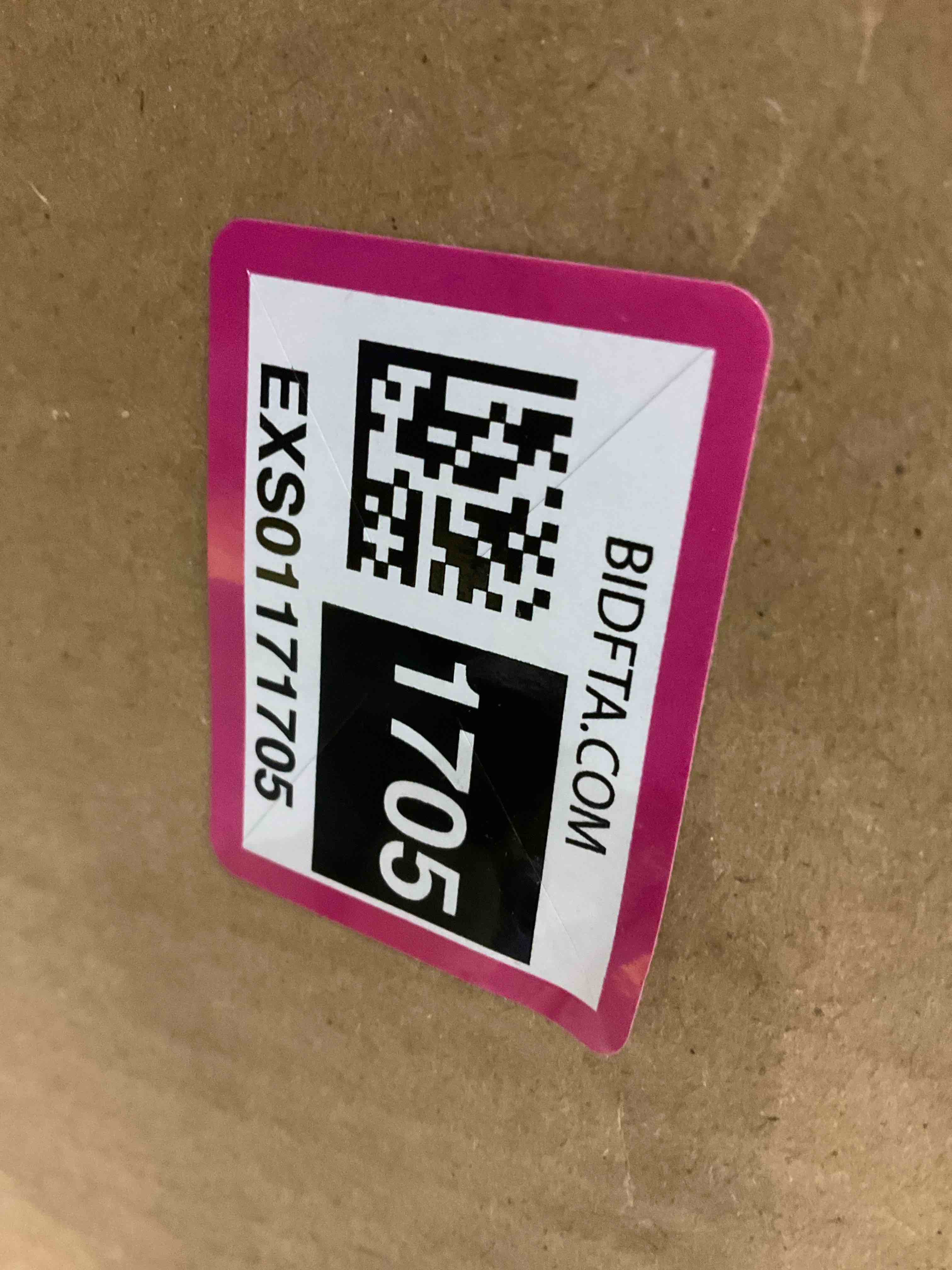 https://s3.amazonaws.com/lotting-images-prod/BargainHunt/EXS01171705_1708695243707.jpeg