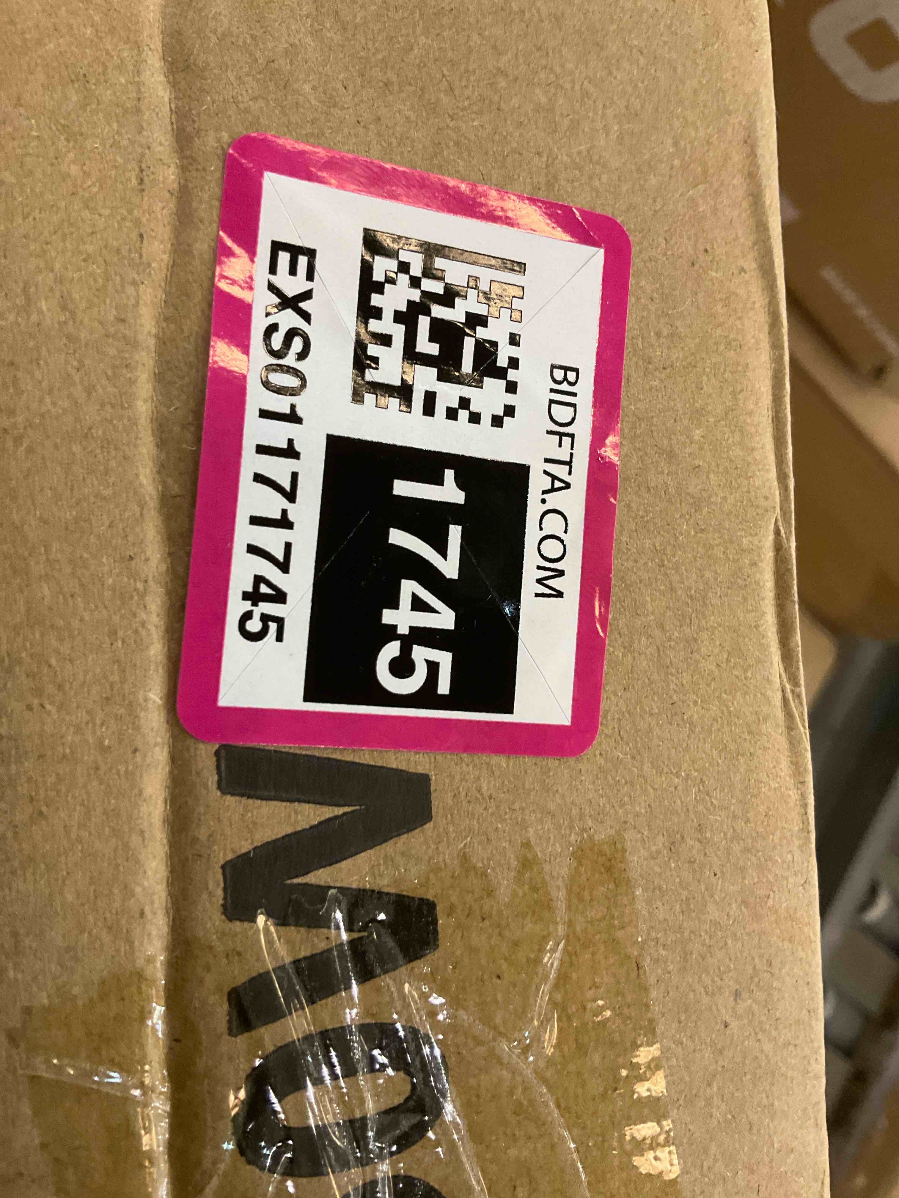 VASAGLE C-Shaped End Table, Small Side Table for Couch, Sofa Table with Metal Frame for Living Room, Bedroom, Bedside, Cream White