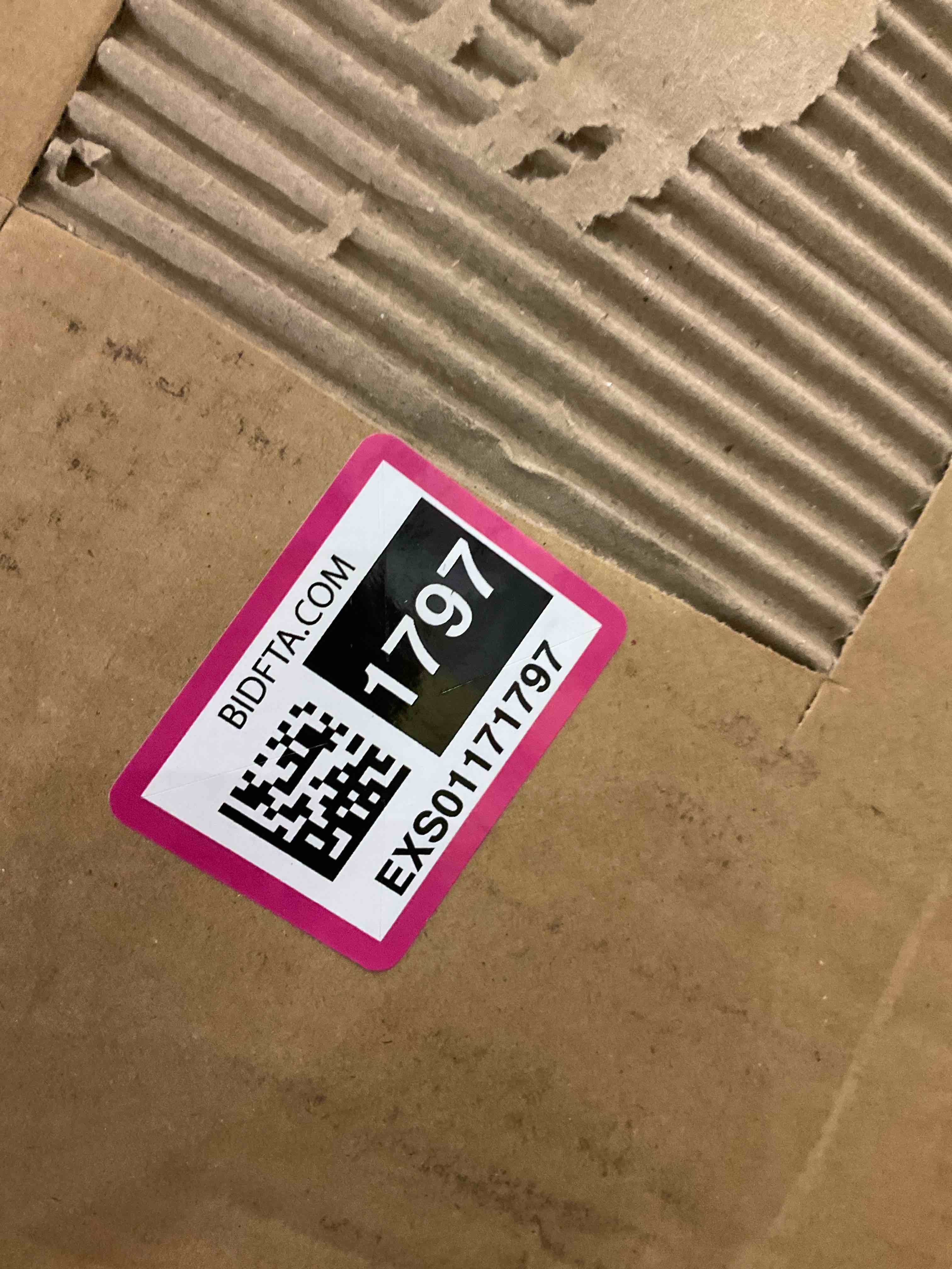 https://s3.amazonaws.com/lotting-images-prod/BargainHunt/EXS01171797_1708712191169.jpeg