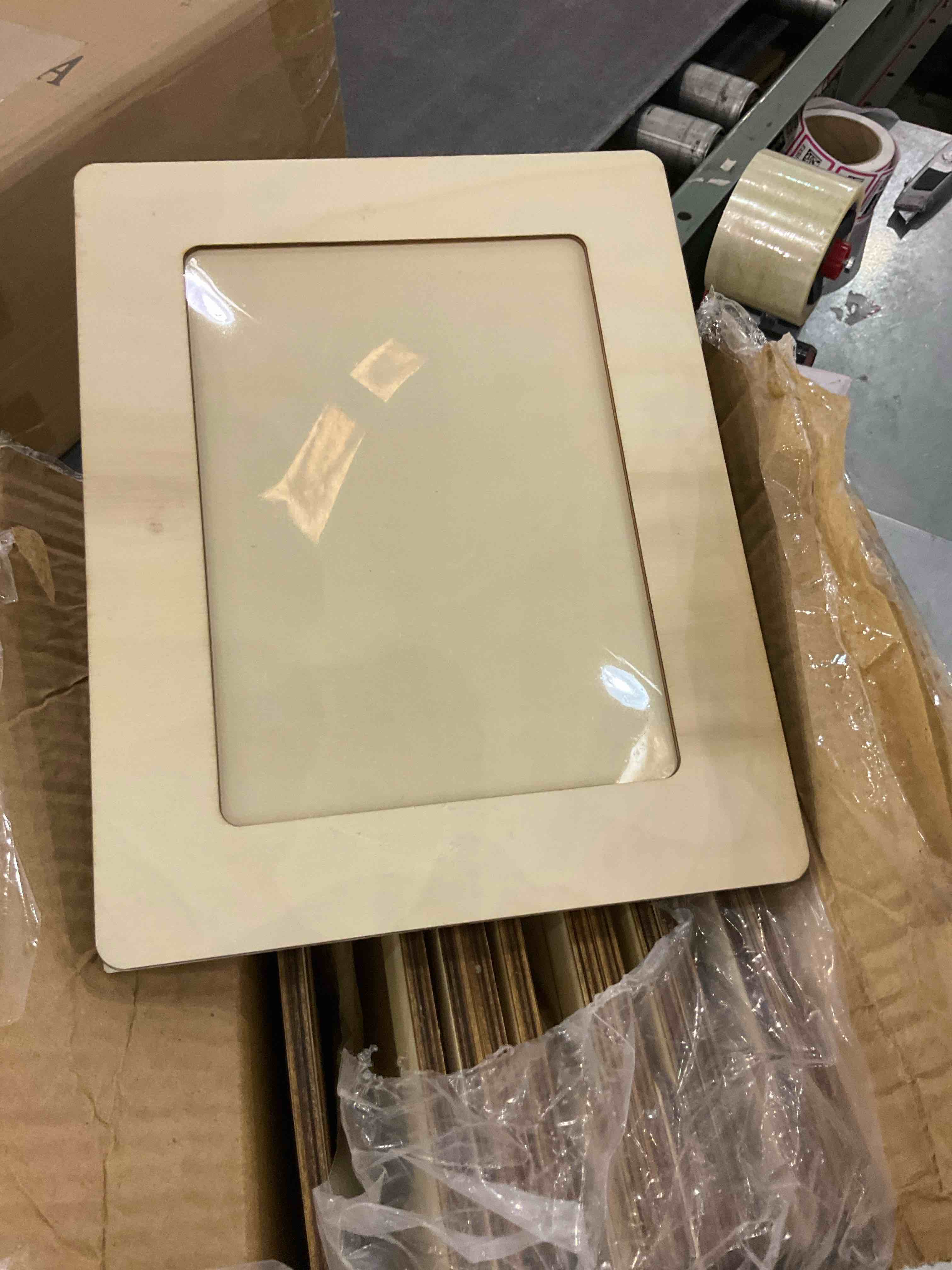 https://s3.amazonaws.com/lotting-images-prod/BargainHunt/EXS01172183_1709059153323.jpeg