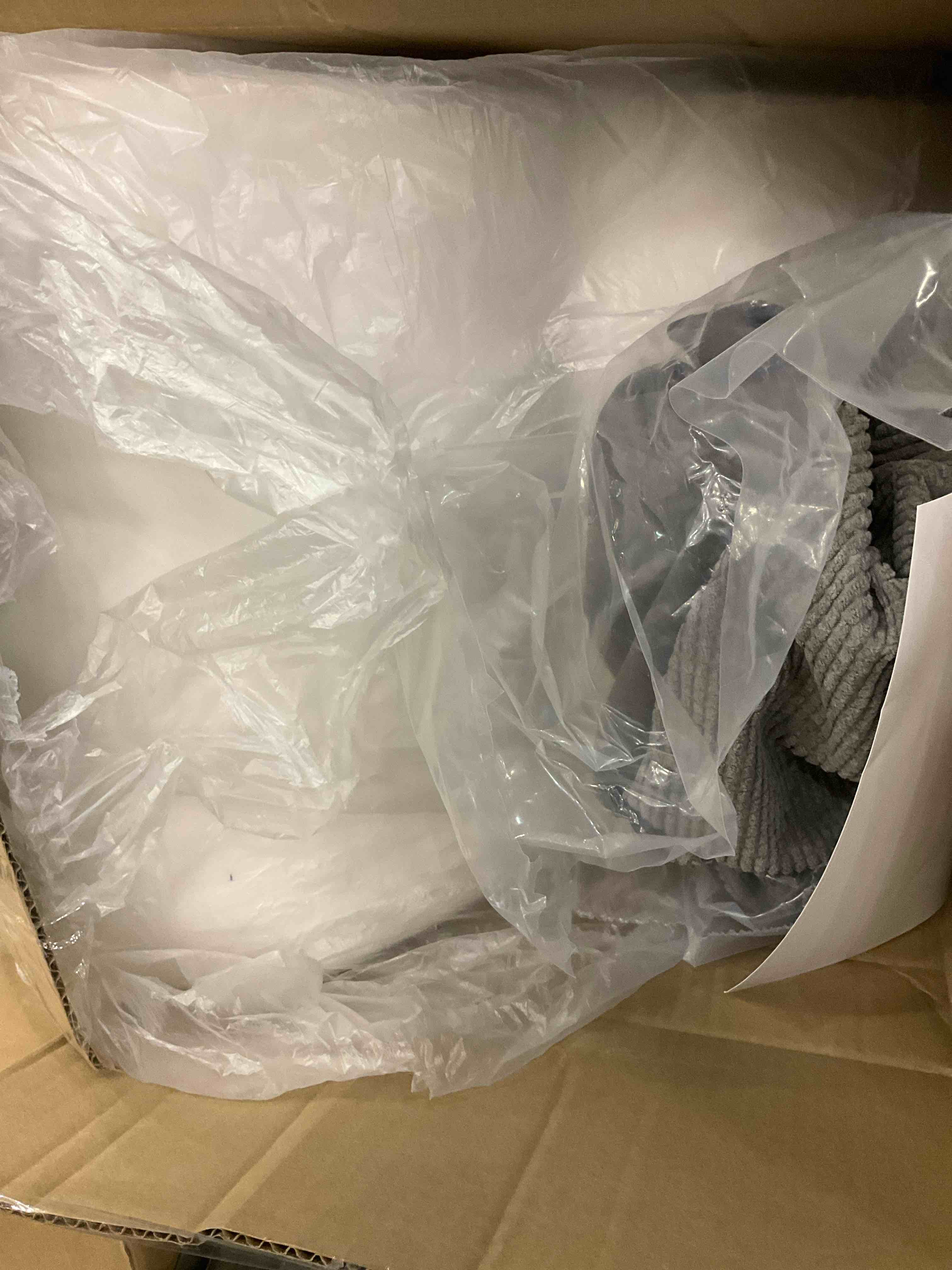 https://s3.amazonaws.com/lotting-images-prod/BargainHunt/EXS01172200_1709064460271.jpeg