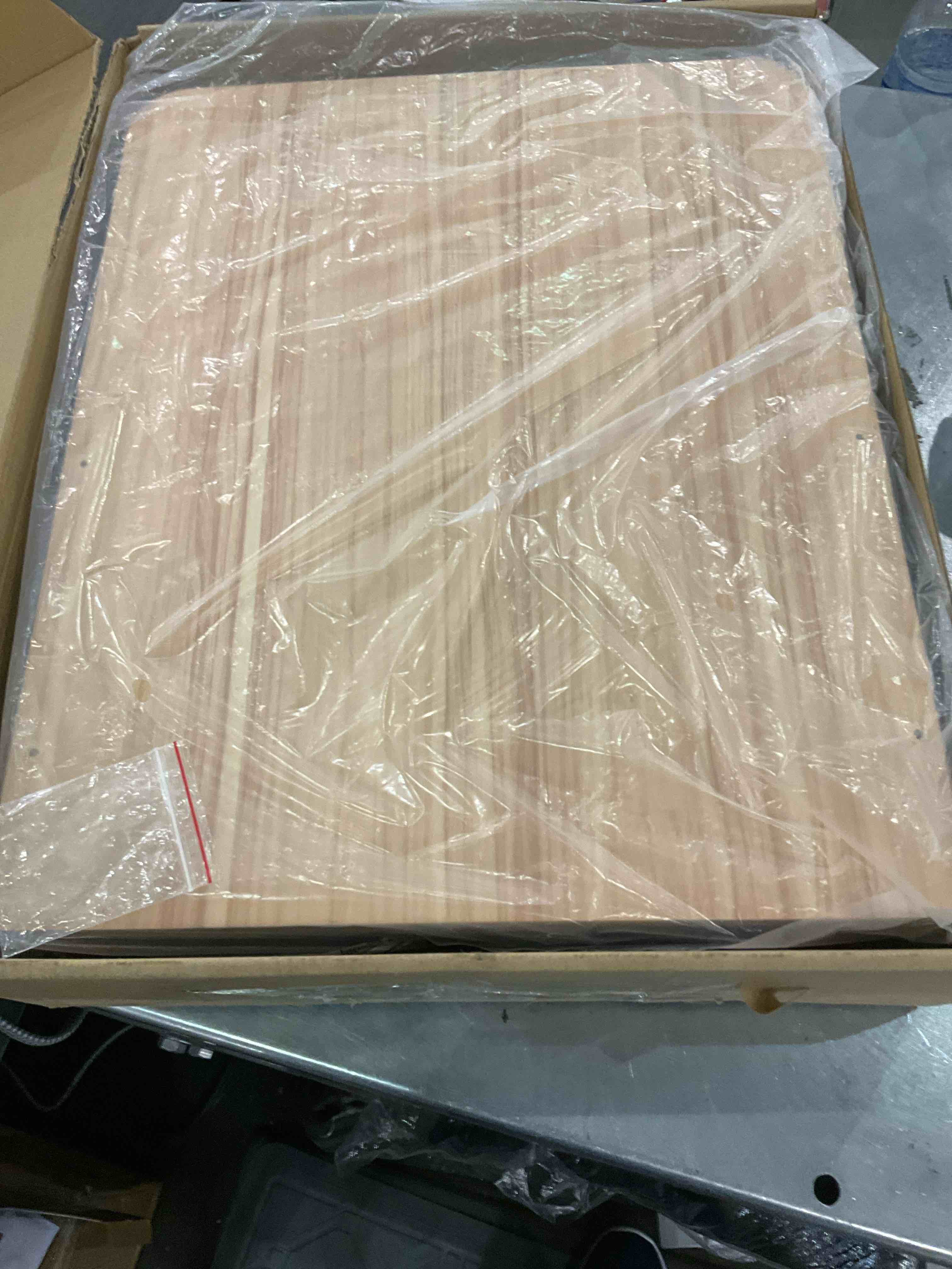 https://s3.amazonaws.com/lotting-images-prod/BargainHunt/EXS01172477_1709303138620.jpeg