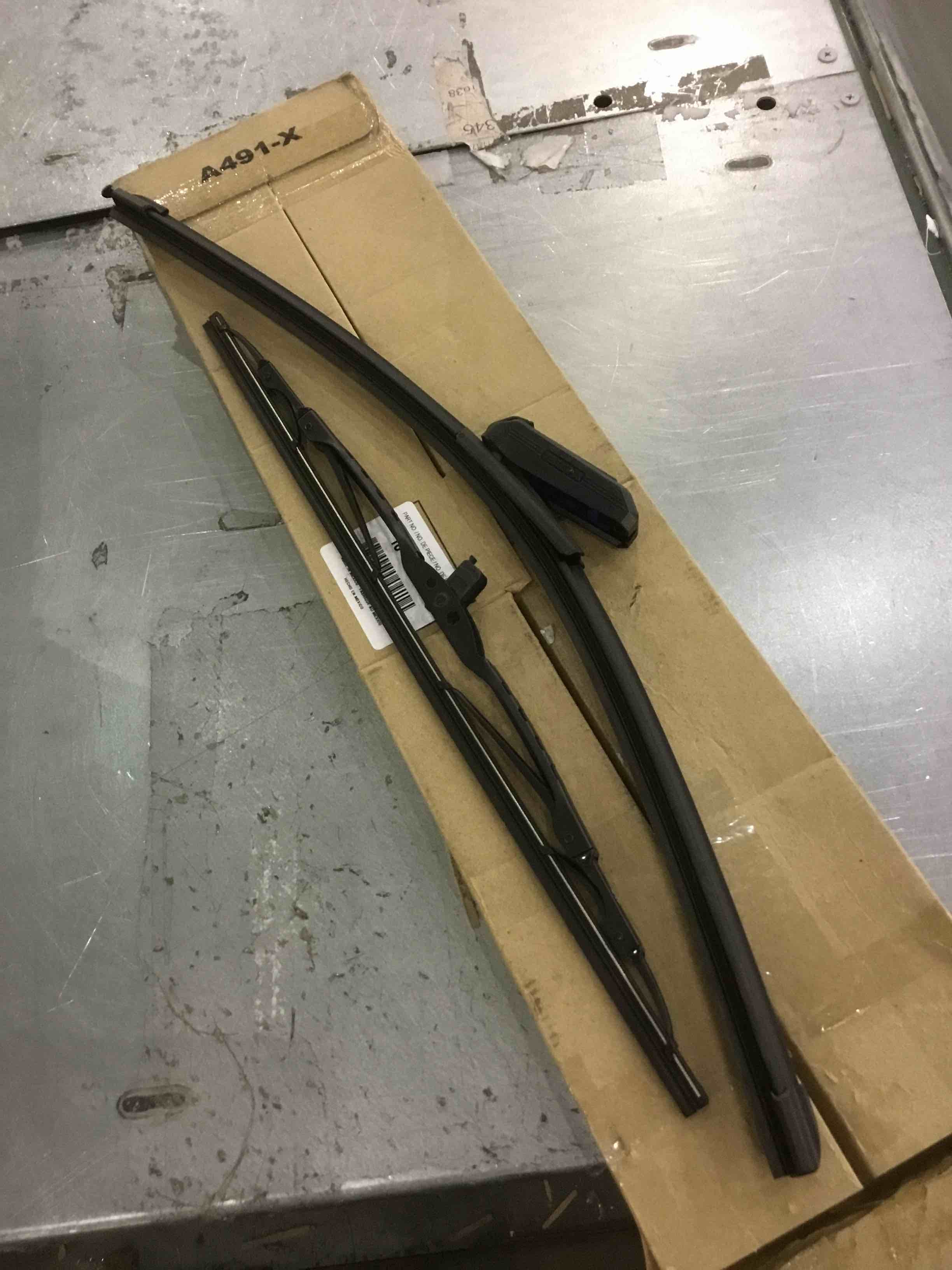 https://s3.amazonaws.com/lotting-images-prod/BargainHunt/EXS01173184_1707743793985.jpeg