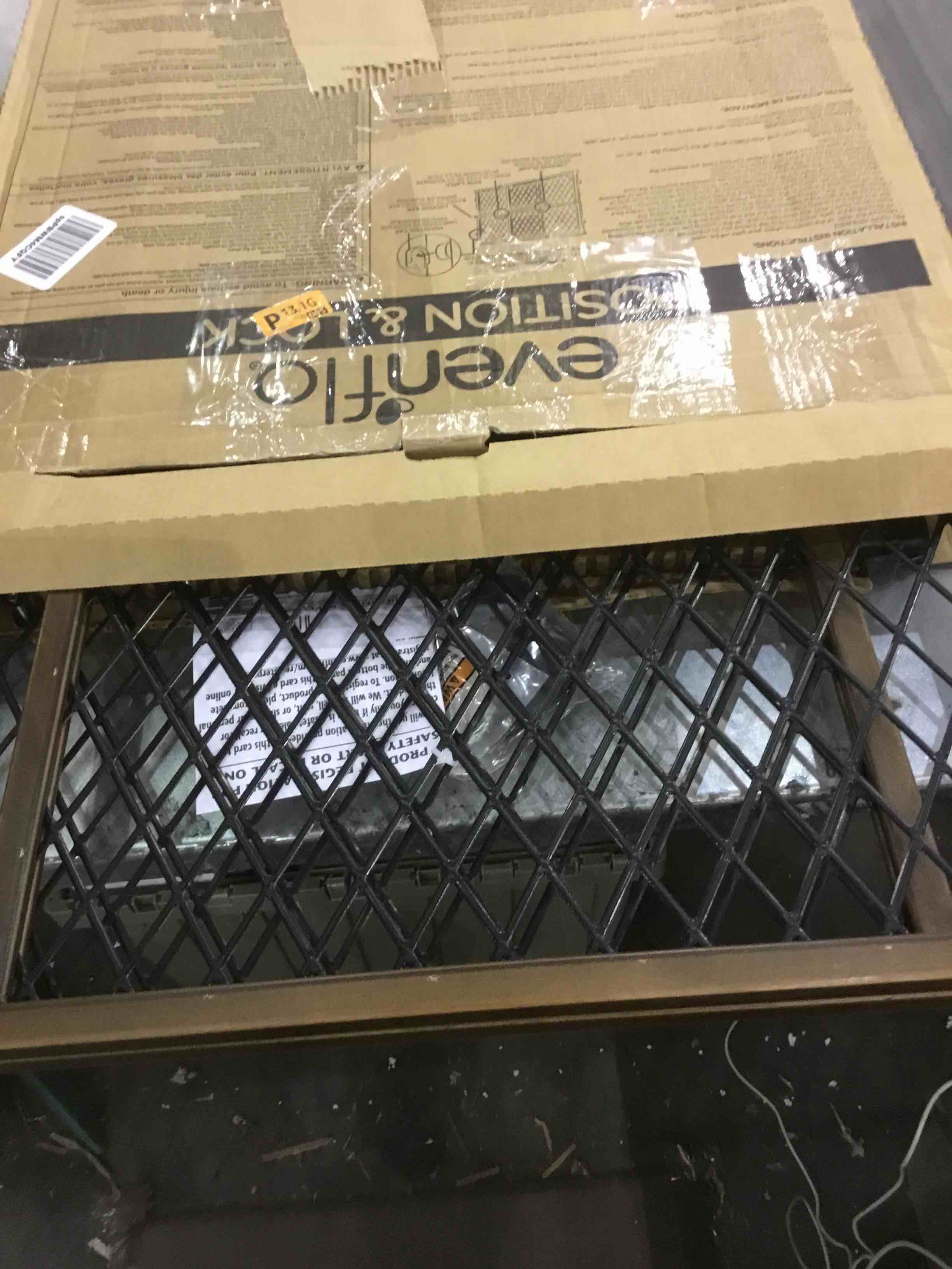 https://s3.amazonaws.com/lotting-images-prod/BargainHunt/EXS01173246_1707751004049.jpeg