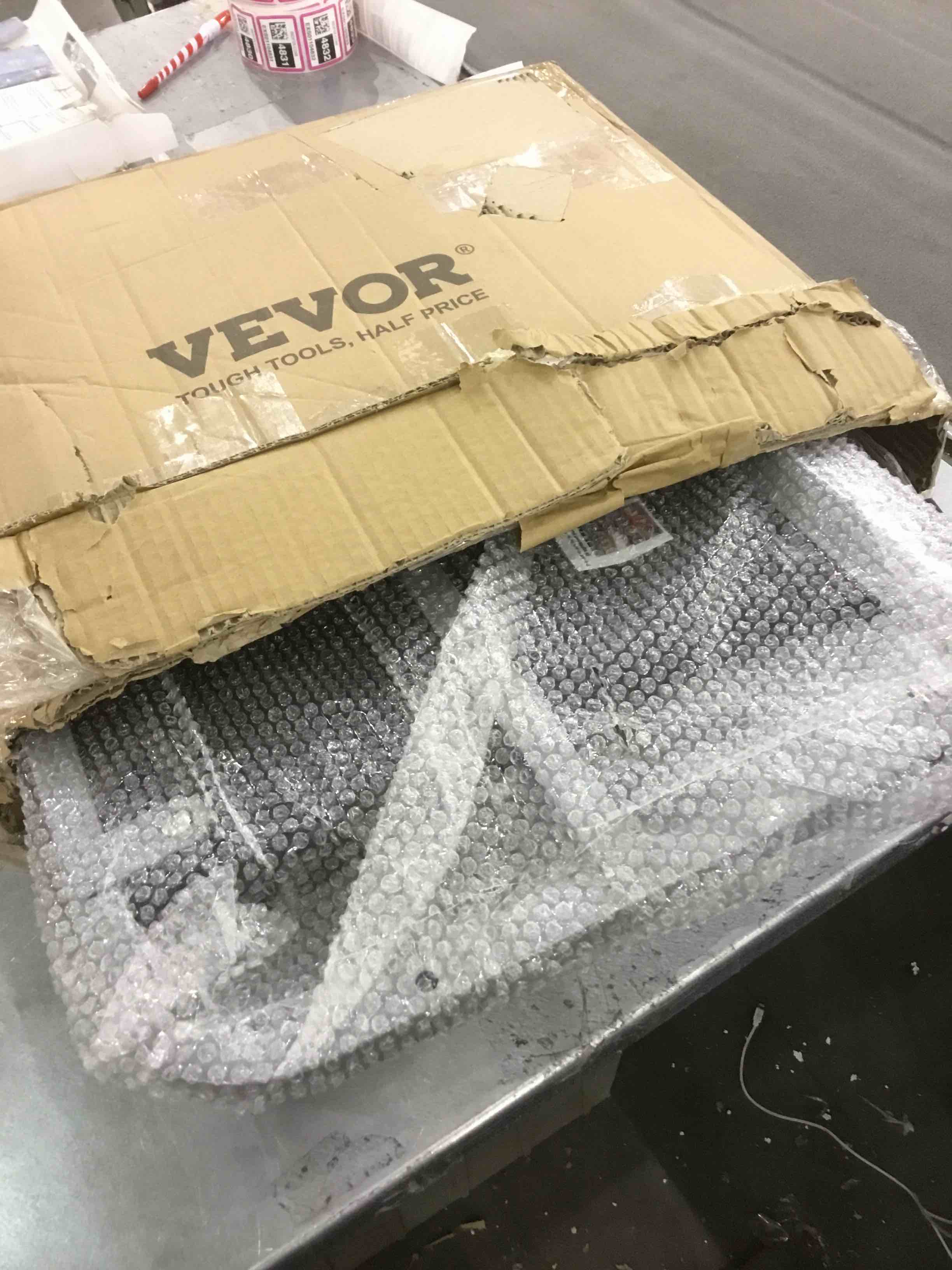 https://s3.amazonaws.com/lotting-images-prod/BargainHunt/EXS01173252_1707751739607.jpeg