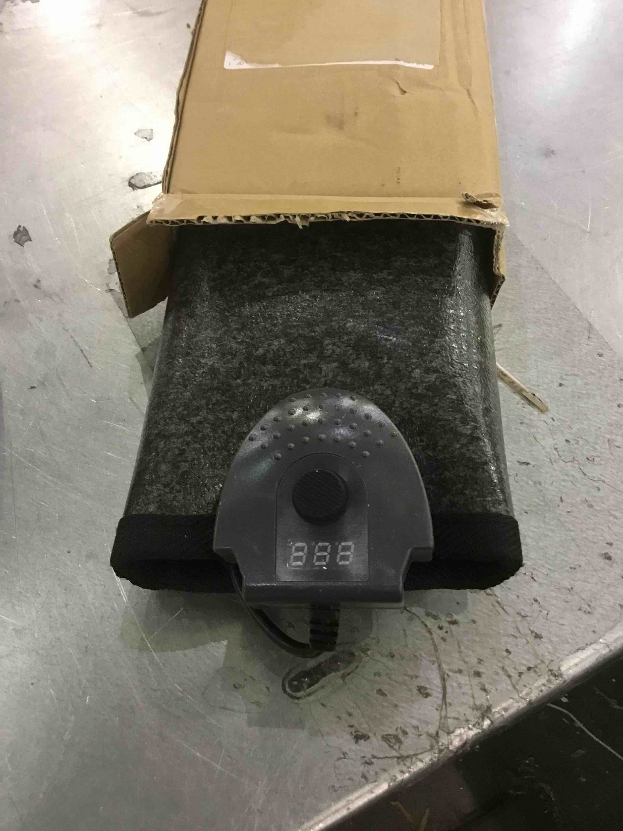 https://s3.amazonaws.com/lotting-images-prod/BargainHunt/EXS01173314_1707756871674.jpeg