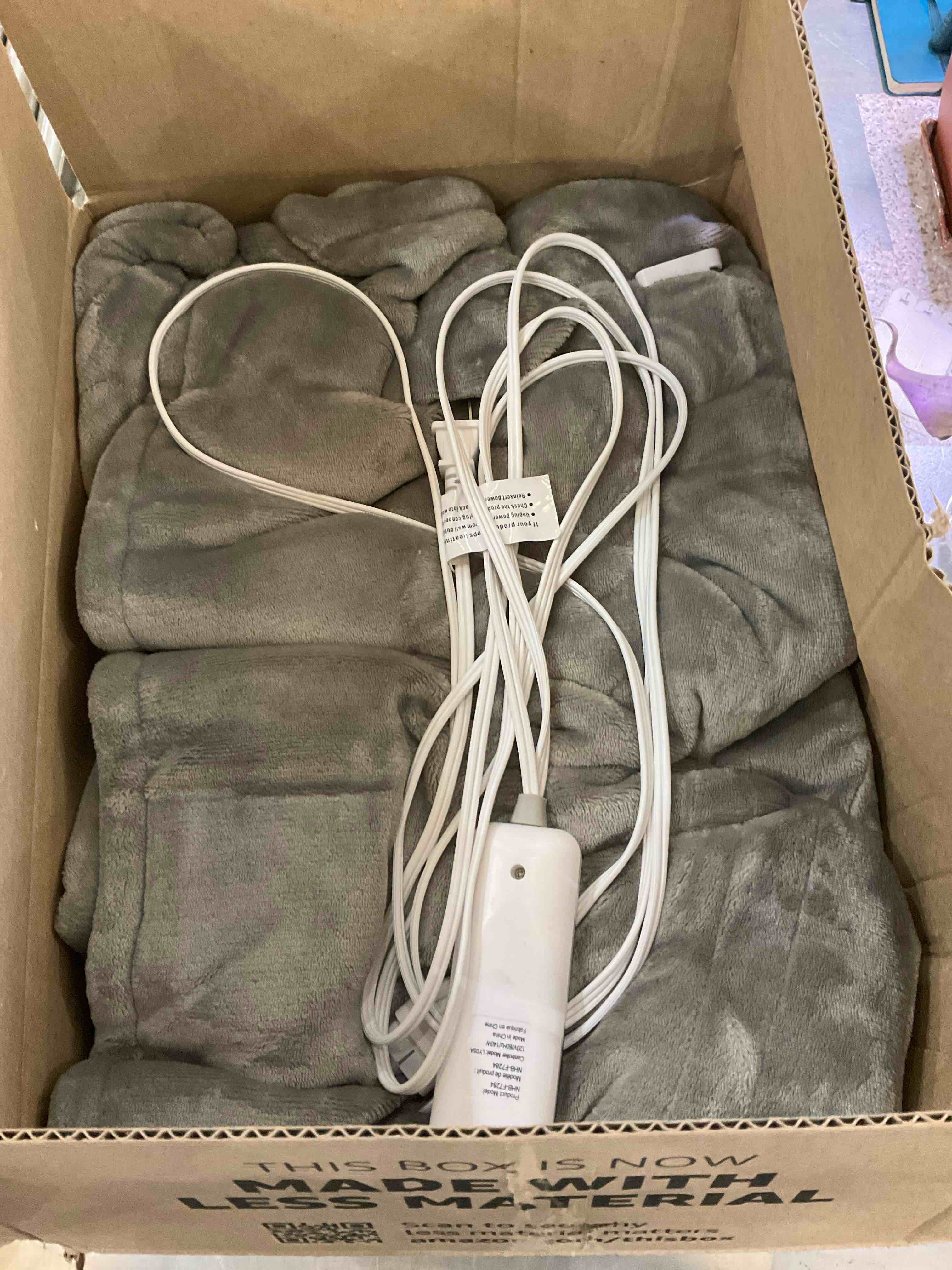 https://s3.amazonaws.com/lotting-images-prod/BargainHunt/EXS01173582_1708706959586.jpeg
