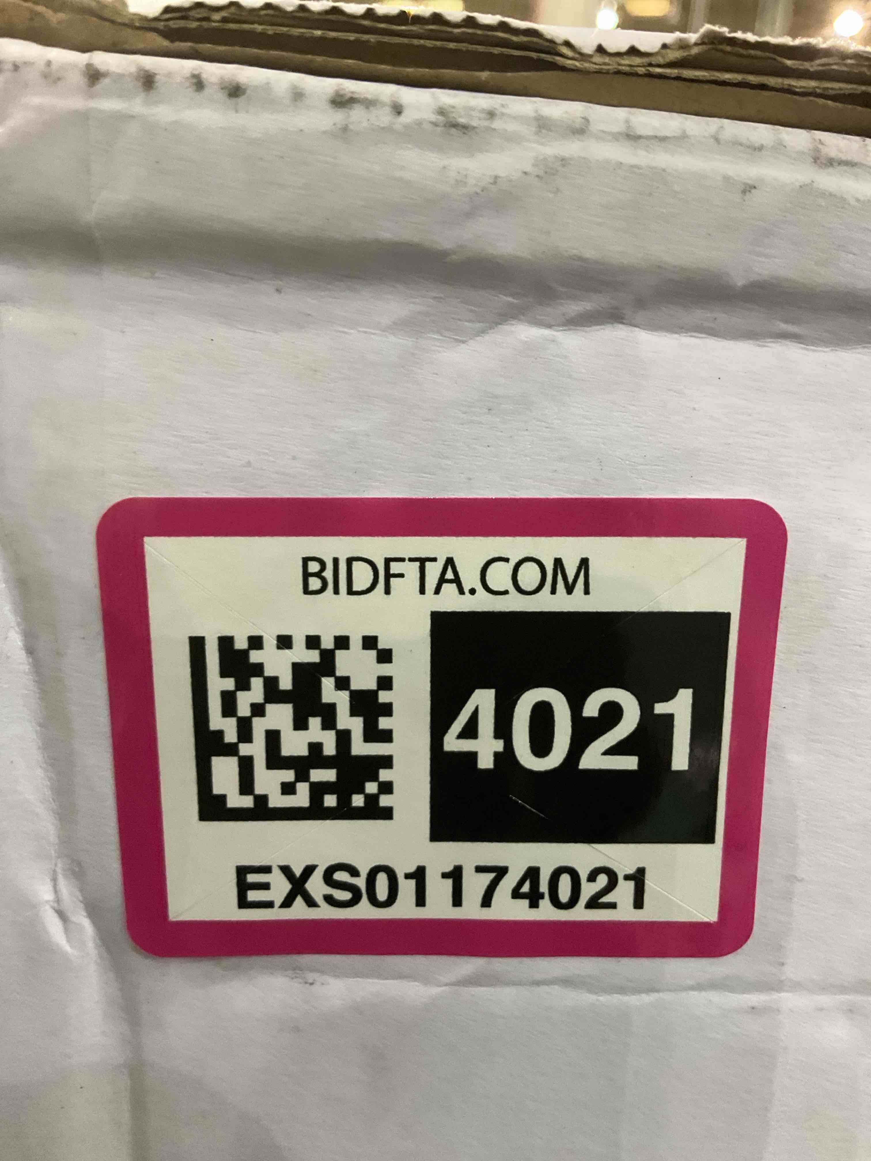https://s3.amazonaws.com/lotting-images-prod/BargainHunt/EXS01174021_1715094211136.jpeg
