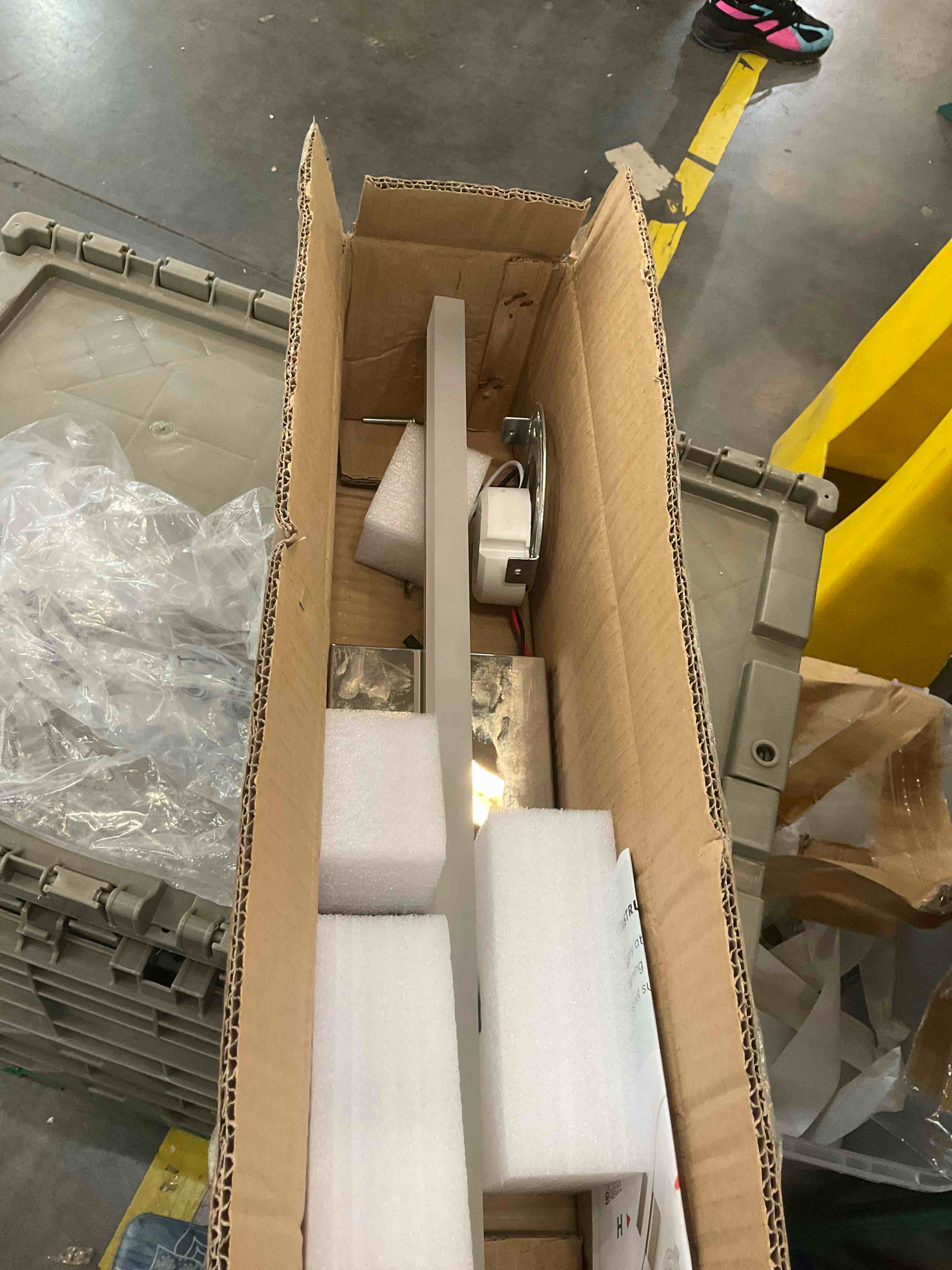 https://s3.amazonaws.com/lotting-images-prod/BargainHunt/EXS01174061_1715101462545.jpeg