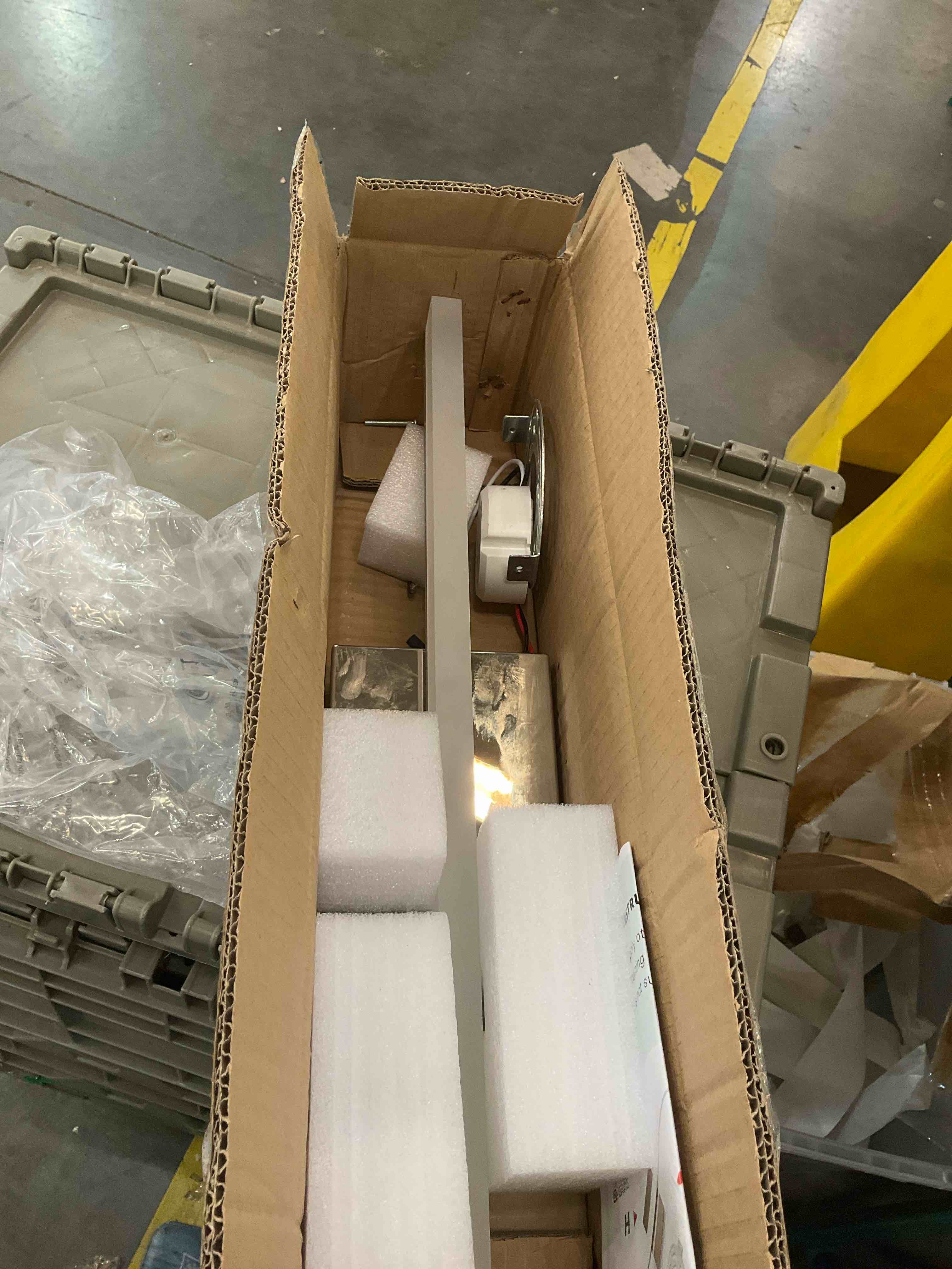 https://s3.amazonaws.com/lotting-images-prod/BargainHunt/EXS01174061_1715101464814.jpeg