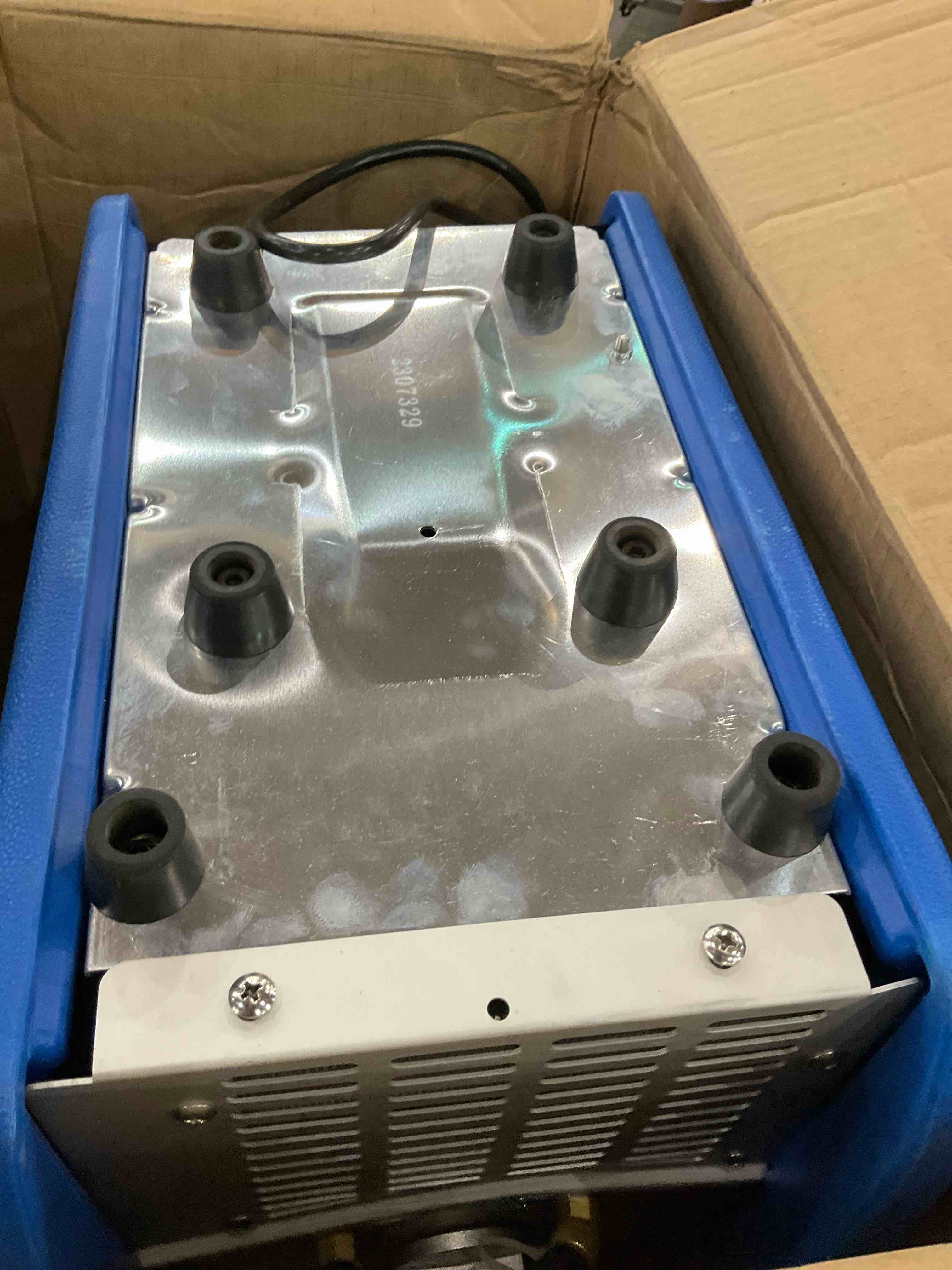 https://s3.amazonaws.com/lotting-images-prod/BargainHunt/EXS01174142_1715170042434.jpeg