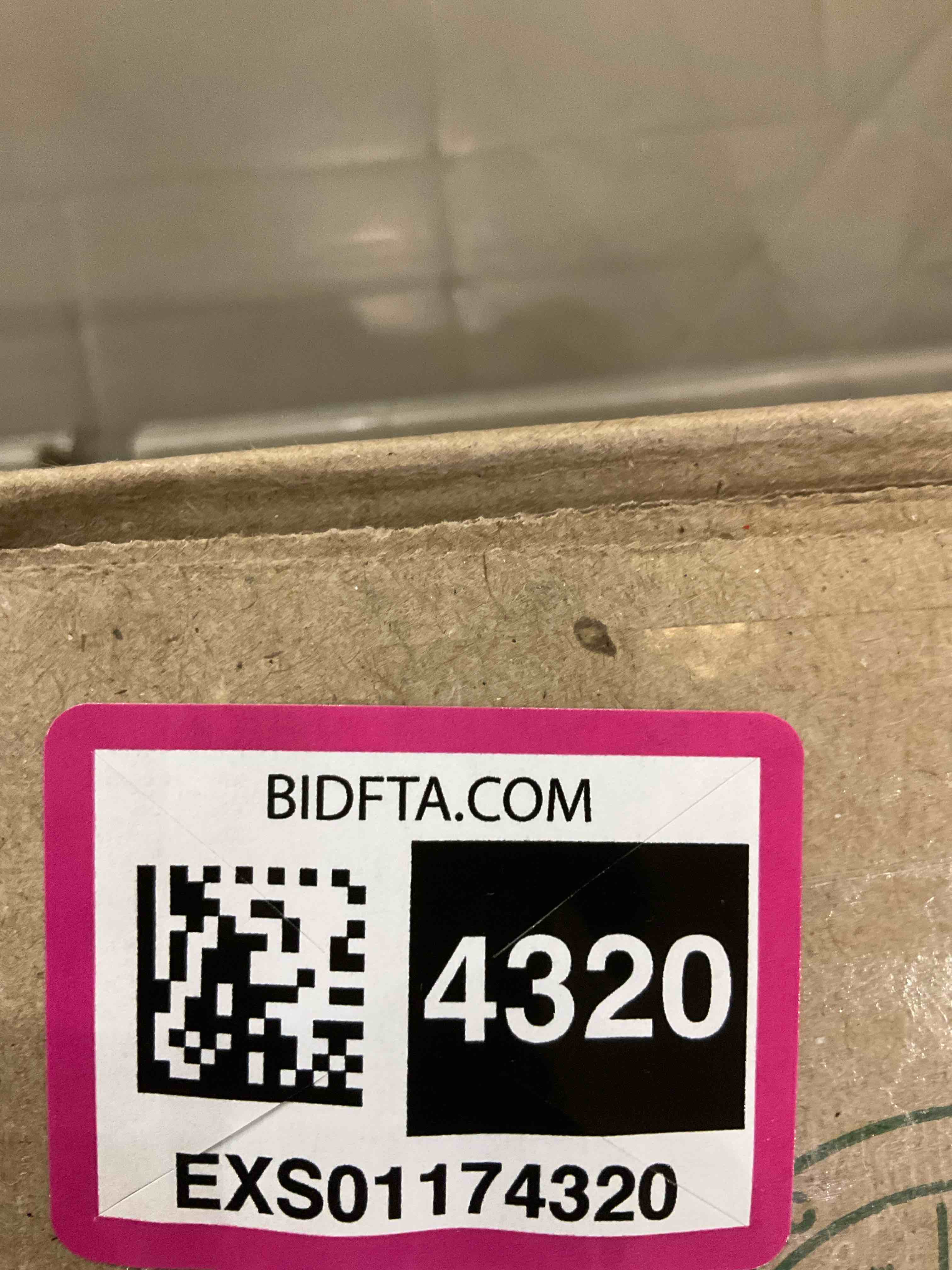 https://s3.amazonaws.com/lotting-images-prod/BargainHunt/EXS01174320_1715195759790.jpeg