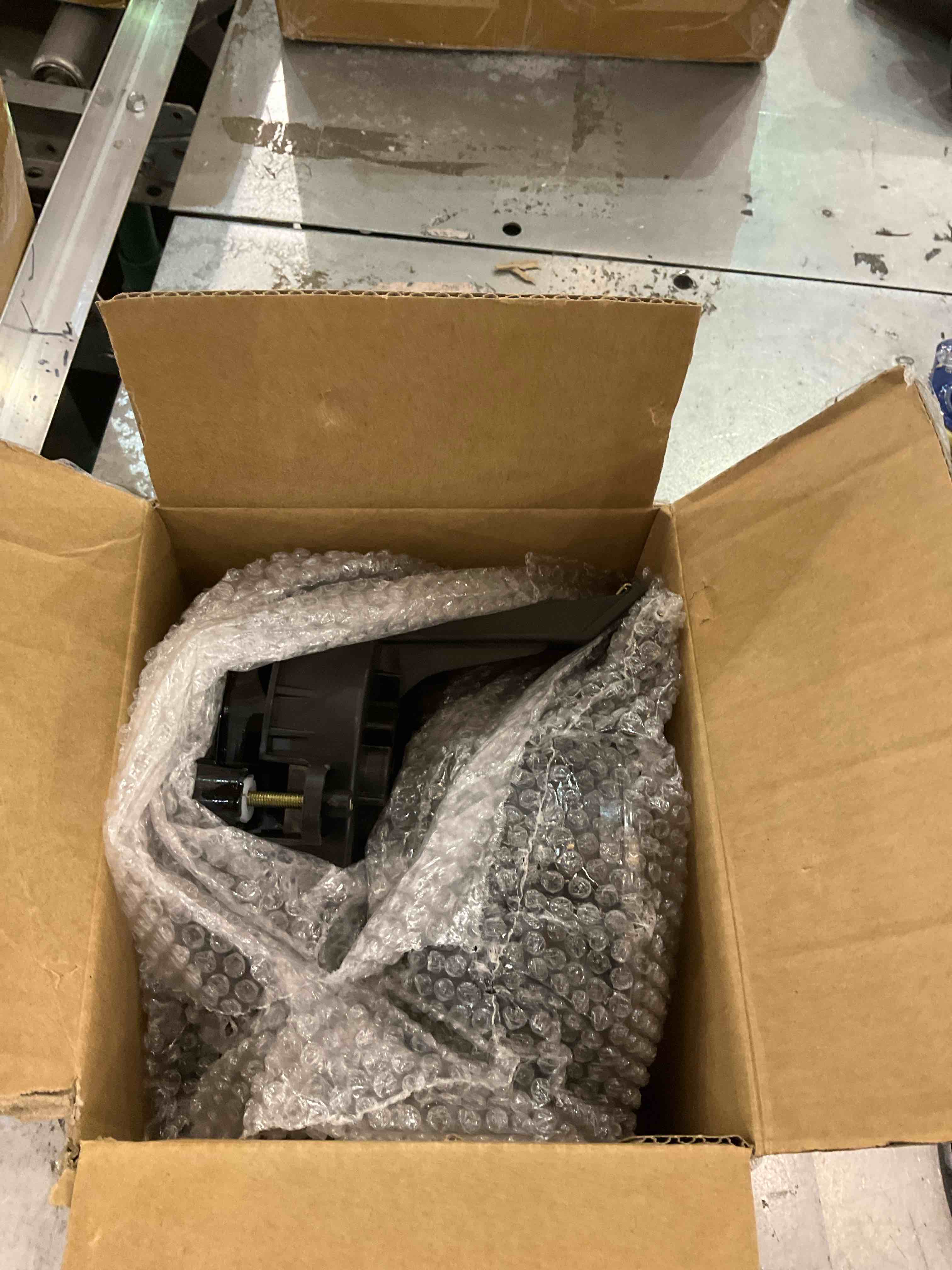 https://s3.amazonaws.com/lotting-images-prod/BargainHunt/EXS01174396_1715266887498.jpeg