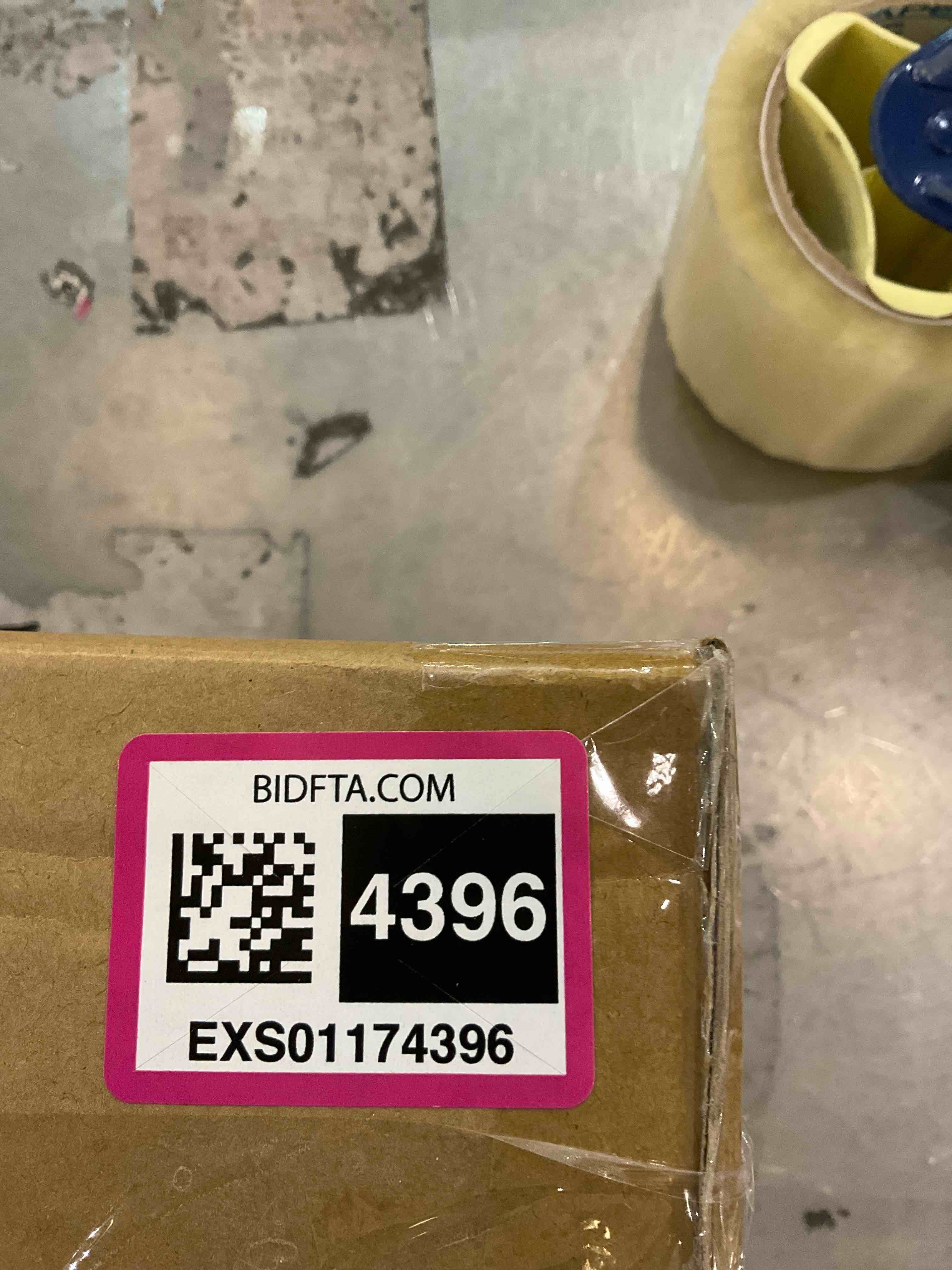https://s3.amazonaws.com/lotting-images-prod/BargainHunt/EXS01174396_1715266907276.jpeg