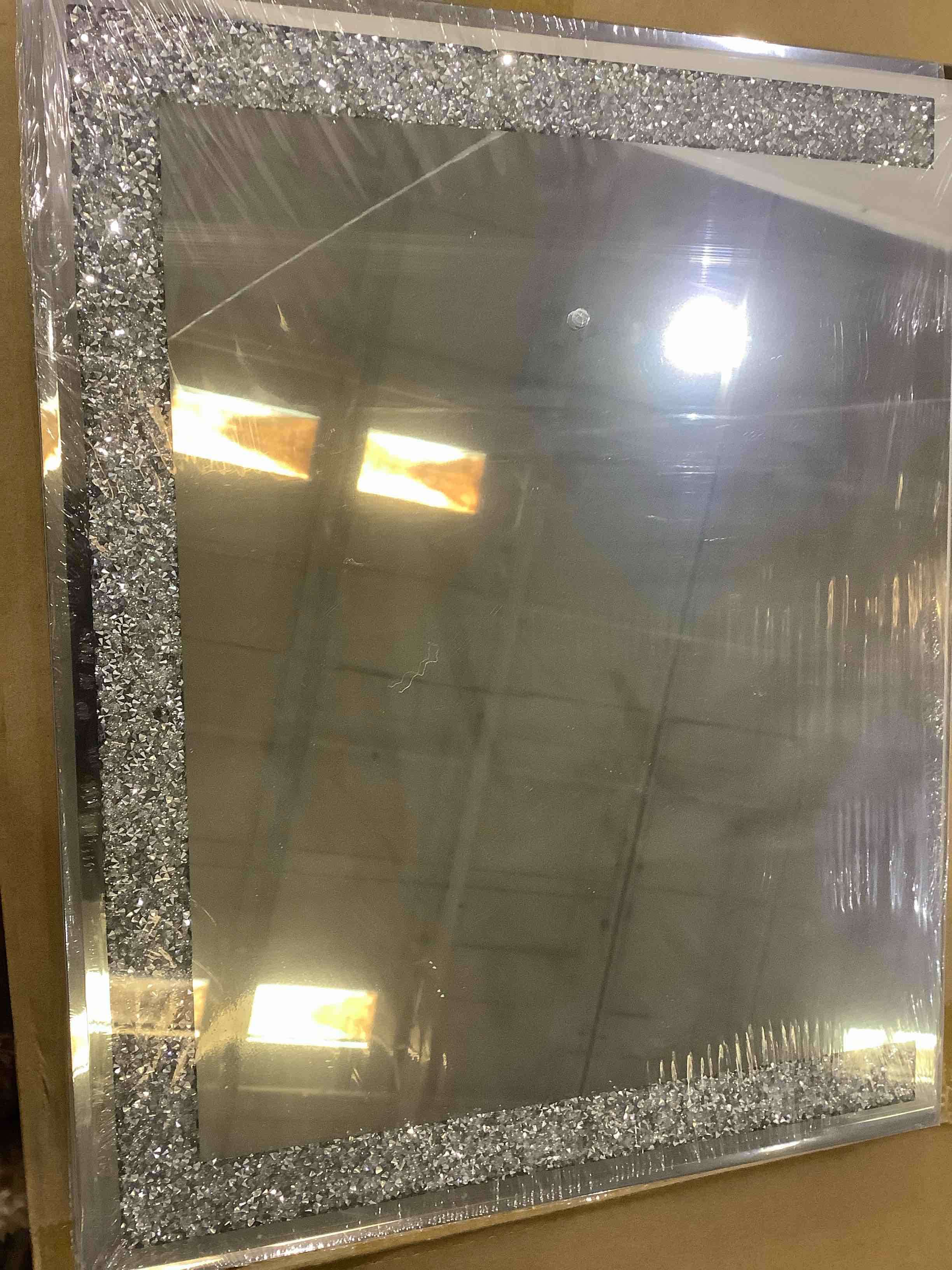 https://s3.amazonaws.com/lotting-images-prod/BargainHunt/EXS01174518_1707921837090.jpeg