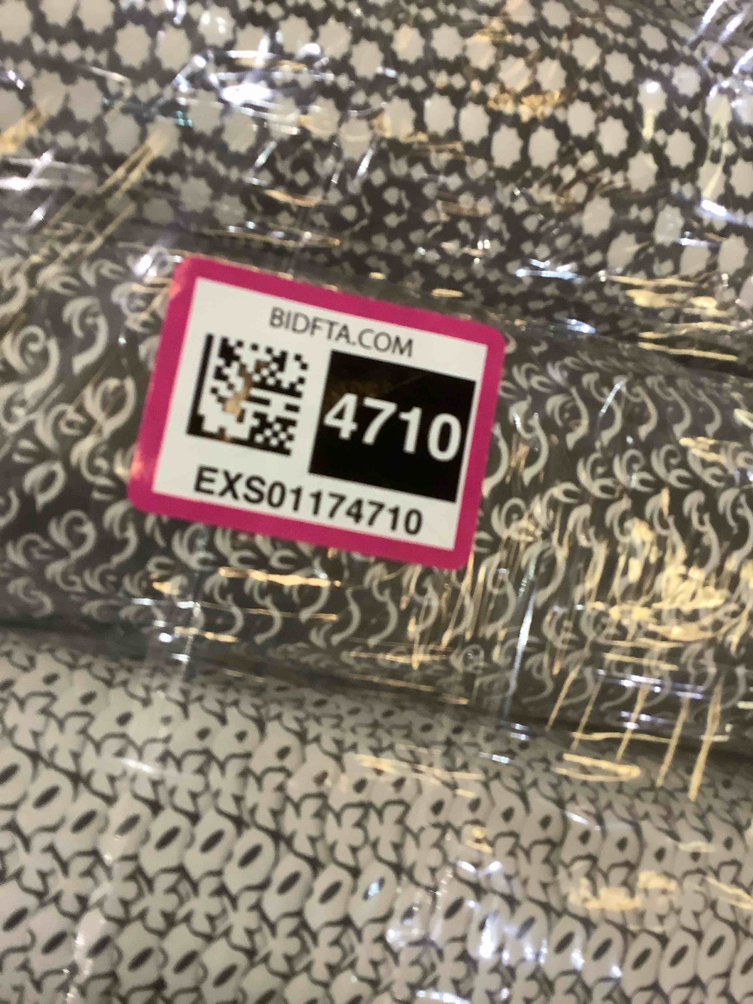 https://s3.amazonaws.com/lotting-images-prod/BargainHunt/EXS01174710_1708021741320.jpeg