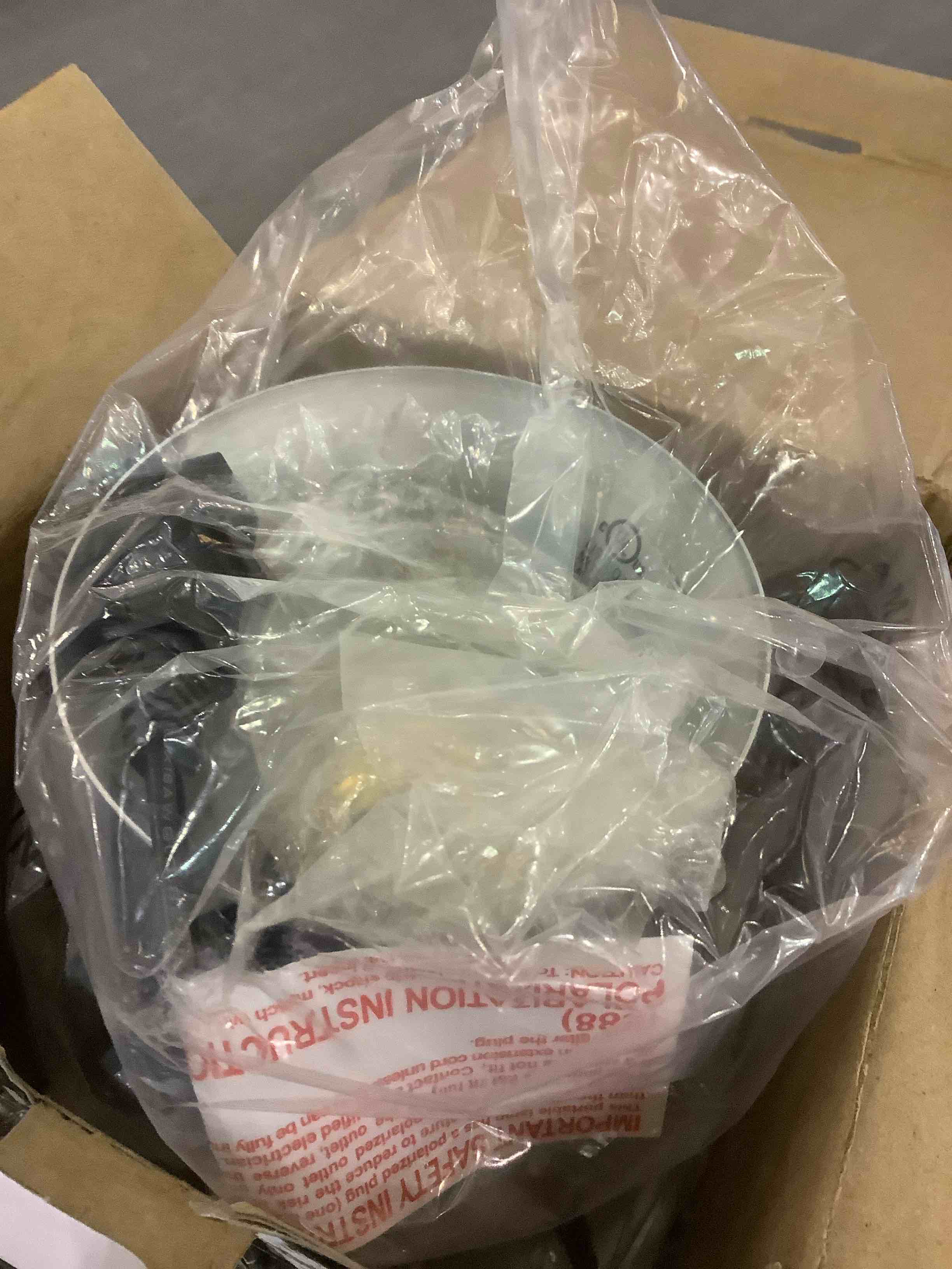 https://s3.amazonaws.com/lotting-images-prod/BargainHunt/EXS01174838_1708112682523.jpeg
