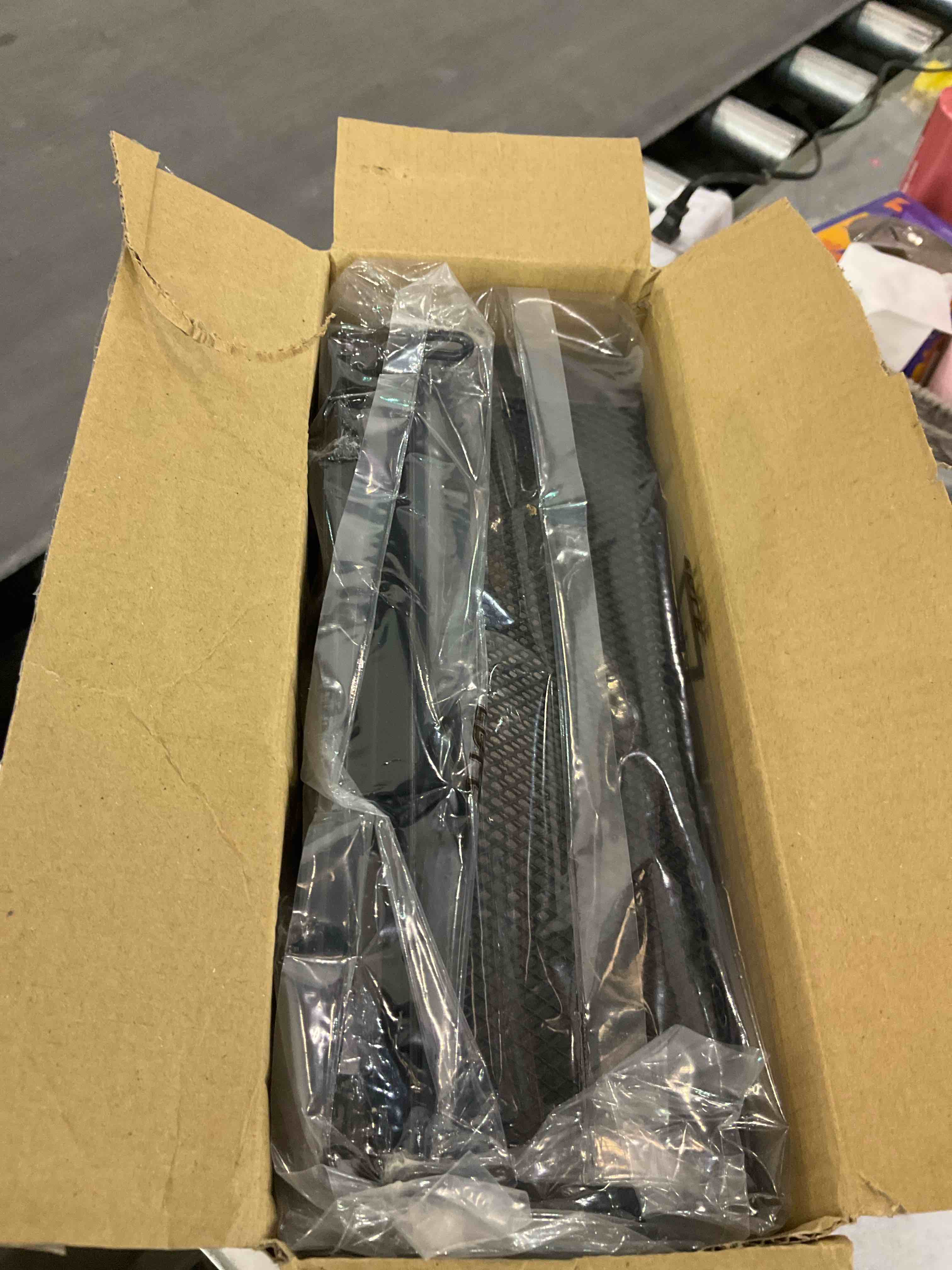https://s3.amazonaws.com/lotting-images-prod/BargainHunt/EXS01174900_1709558528073.jpeg