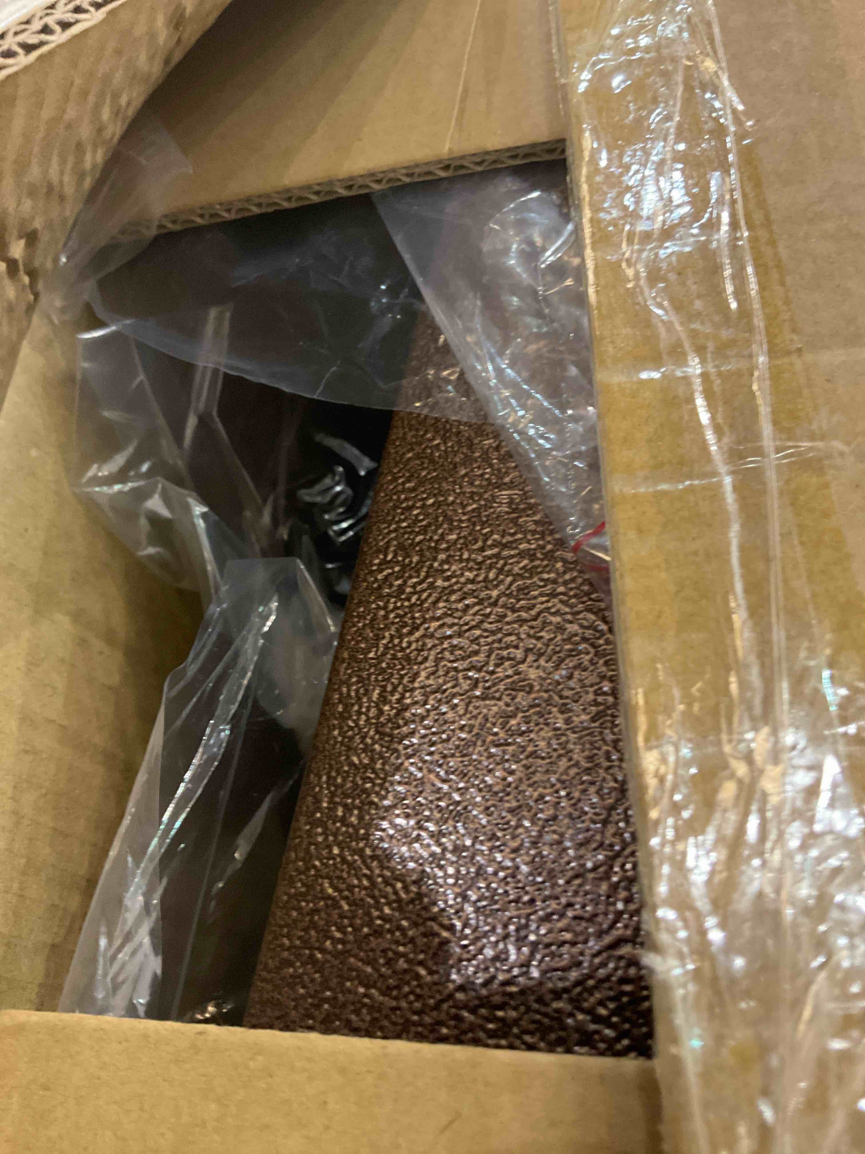 https://s3.amazonaws.com/lotting-images-prod/BargainHunt/EXS01174959_1709829751117.jpeg