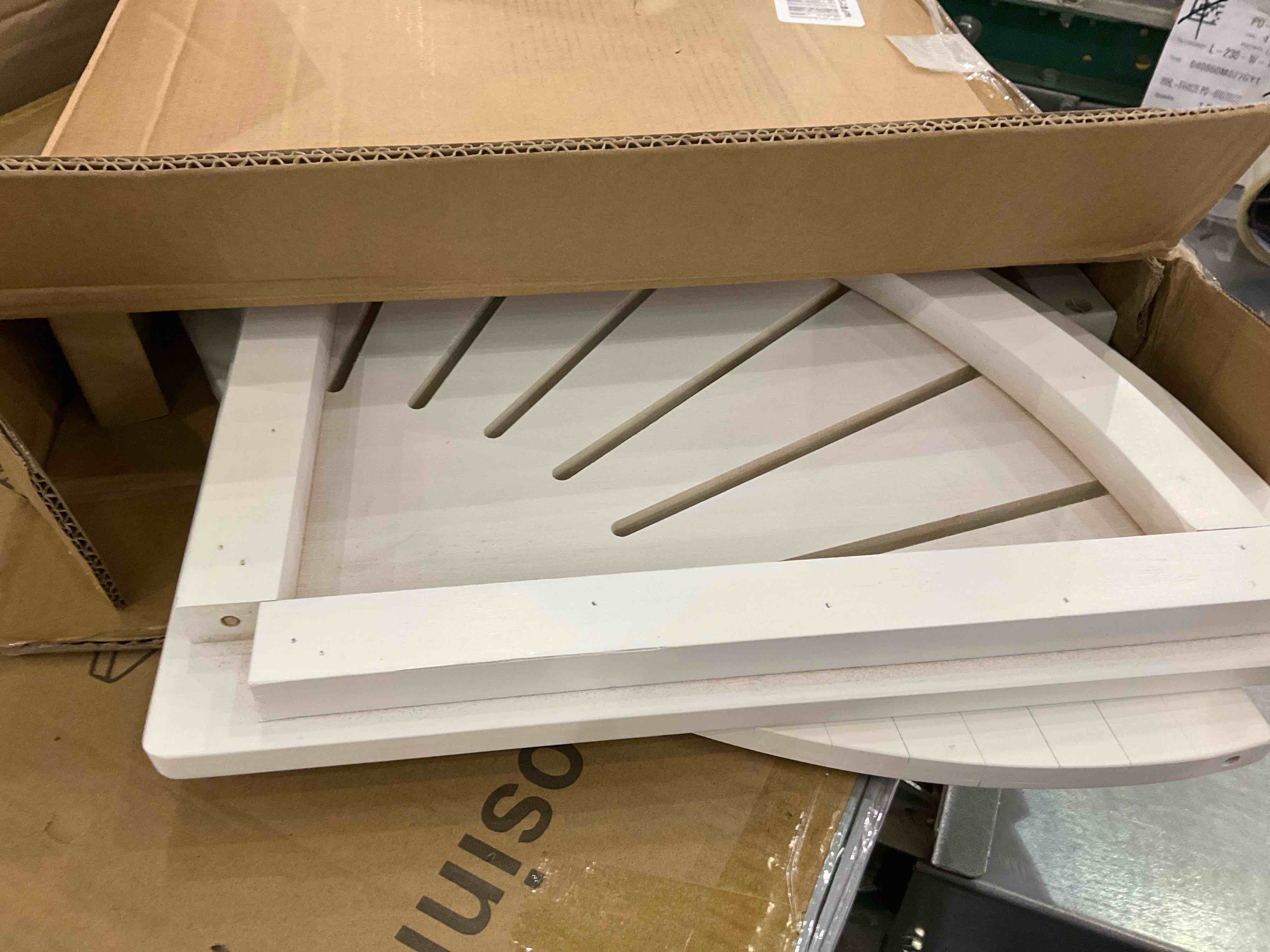 https://s3.amazonaws.com/lotting-images-prod/BargainHunt/EXS01175036_1709829424979.jpeg