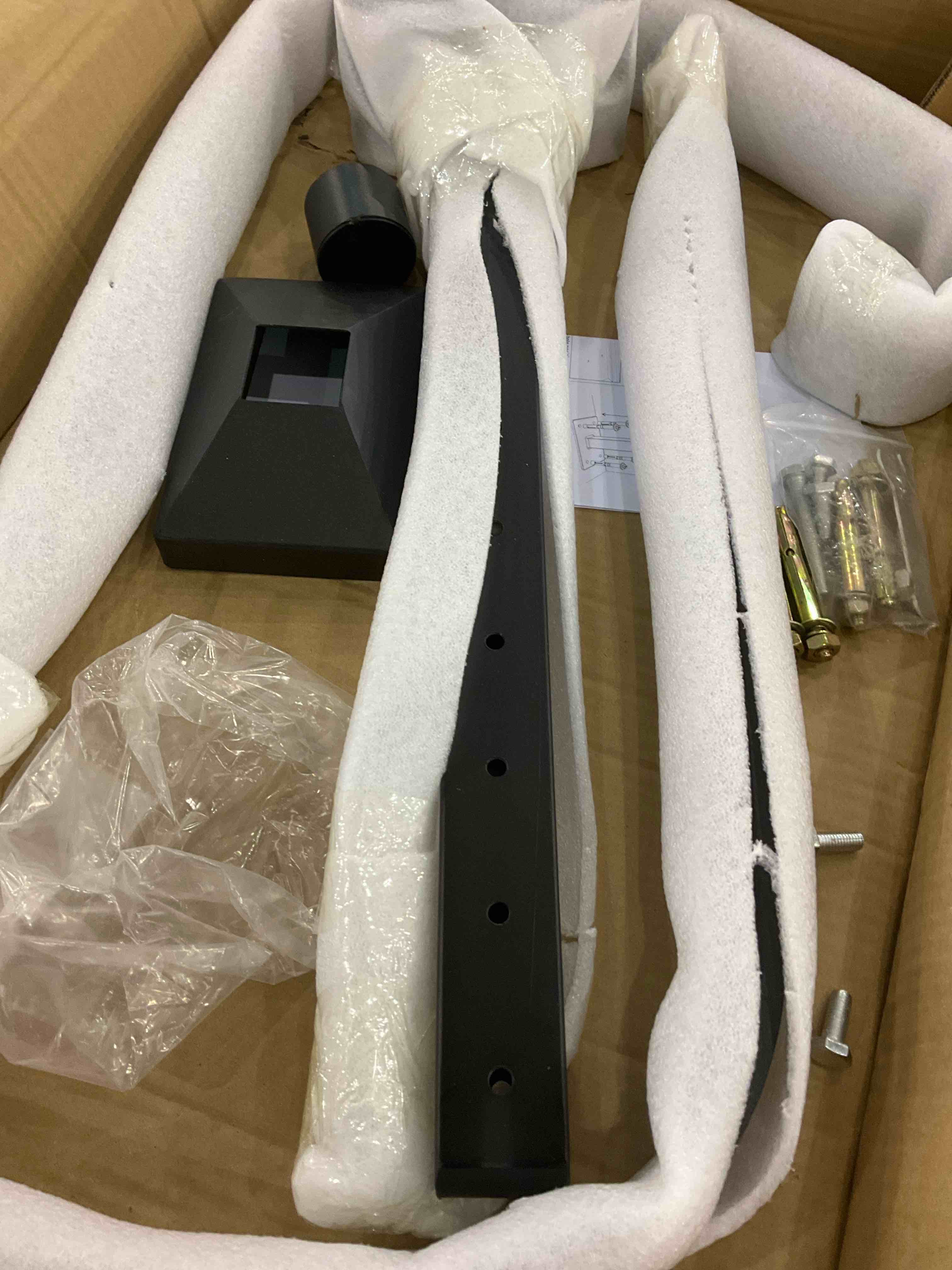 https://s3.amazonaws.com/lotting-images-prod/BargainHunt/EXS01175097_1709901971734.jpeg