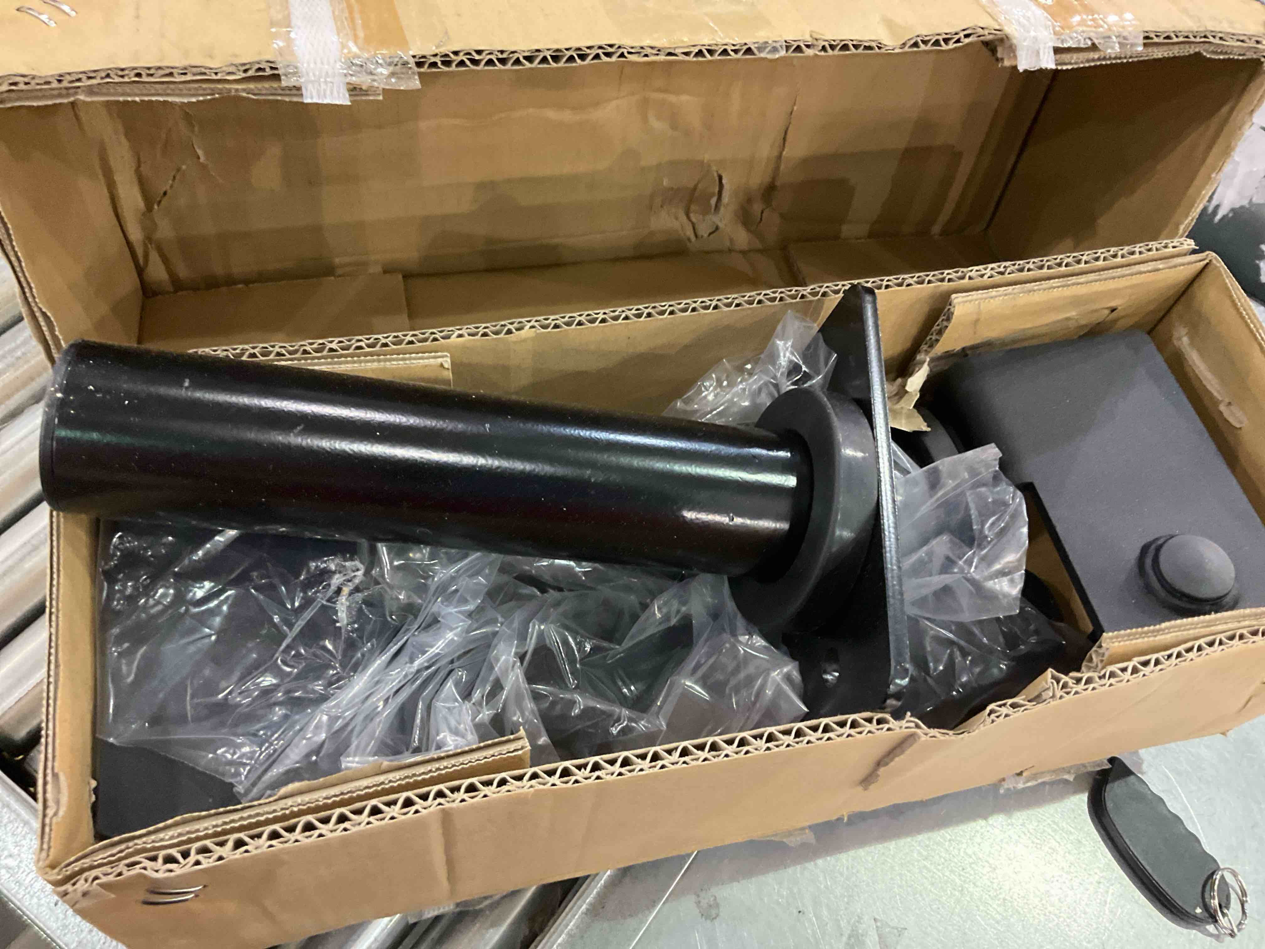 https://s3.amazonaws.com/lotting-images-prod/BargainHunt/EXS01175151_1709912961559.jpeg