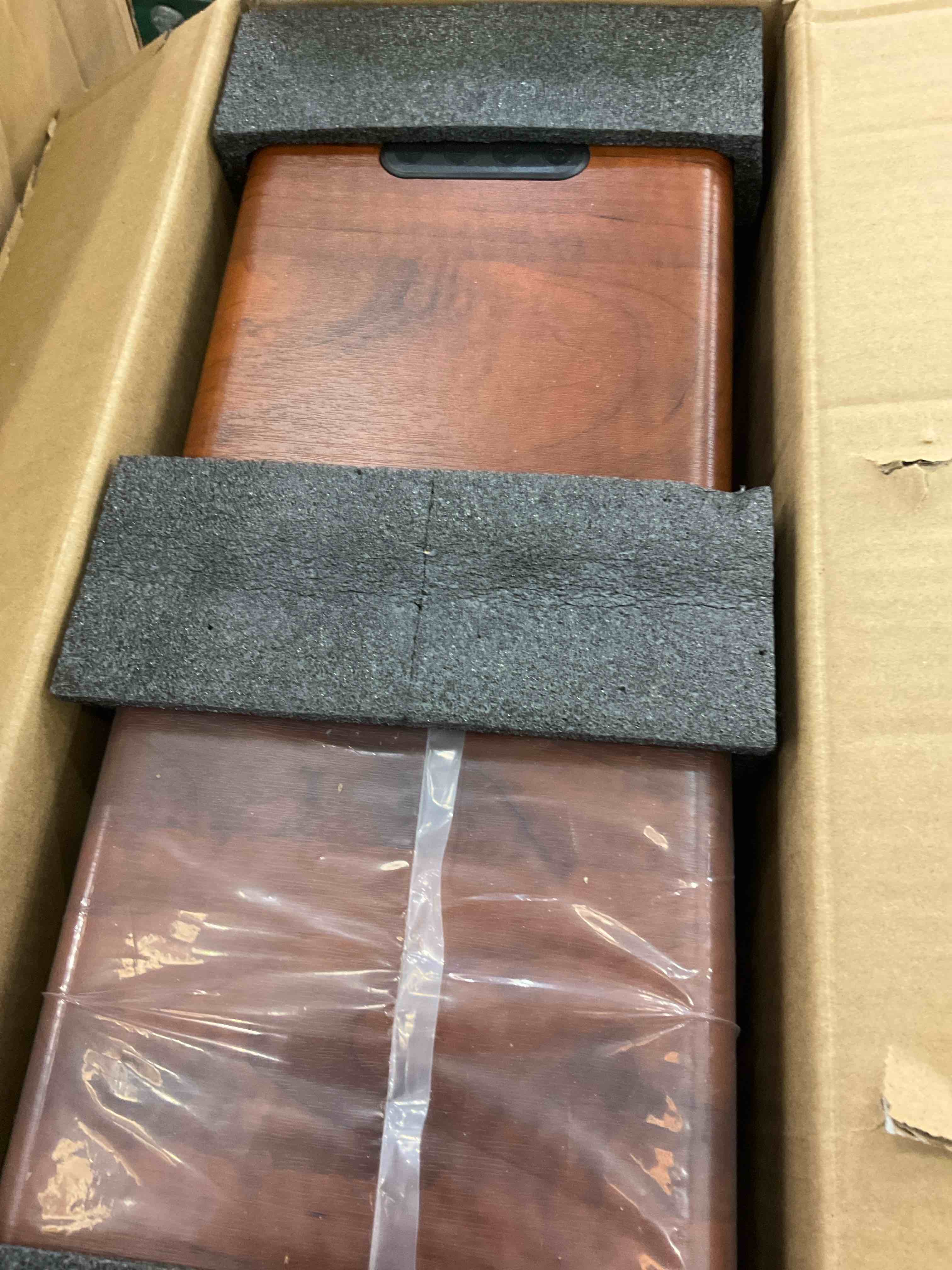 https://s3.amazonaws.com/lotting-images-prod/BargainHunt/EXS01175197_1709923647246.jpeg
