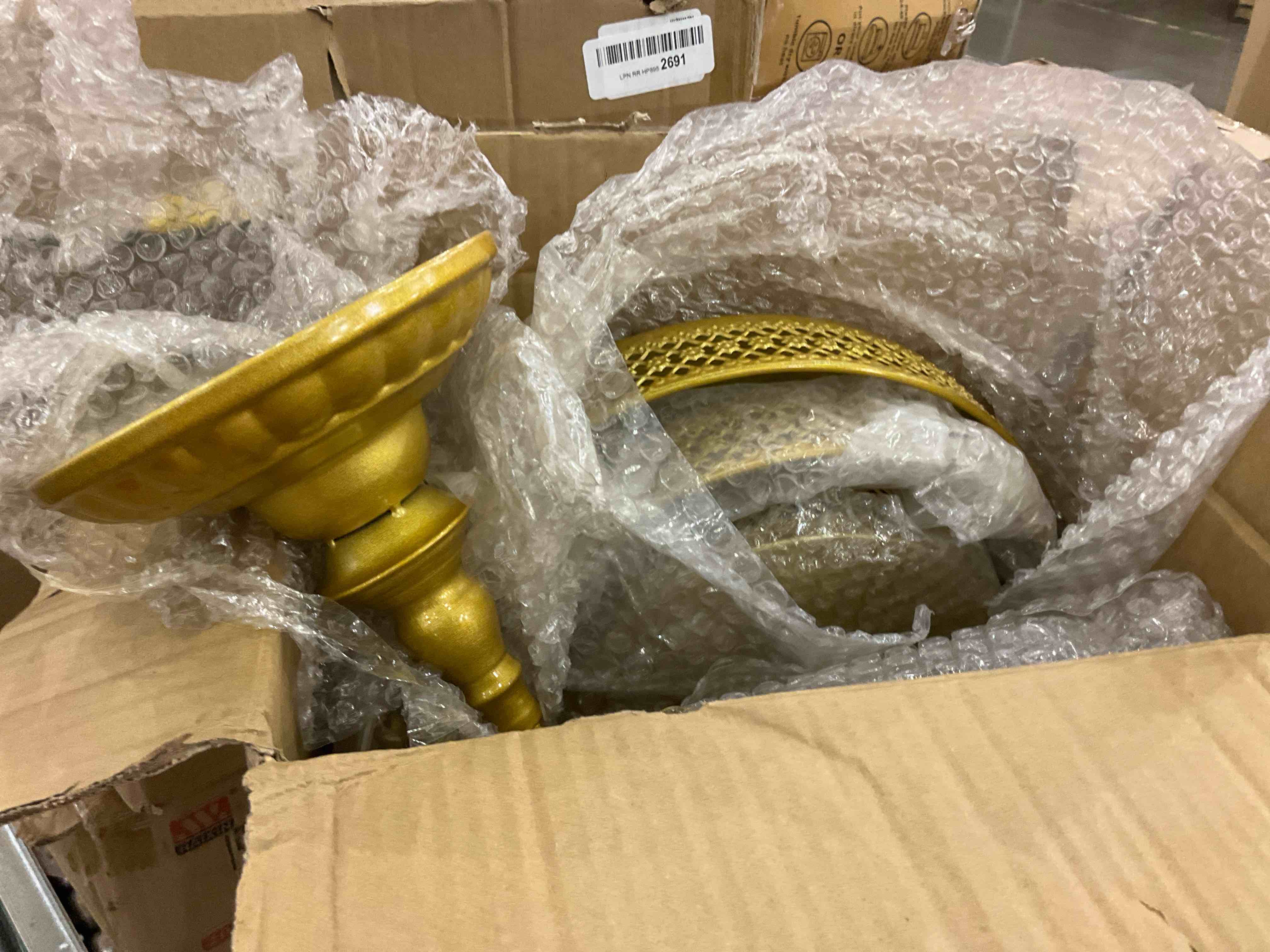 https://s3.amazonaws.com/lotting-images-prod/BargainHunt/EXS01175205_1709927292136.jpeg