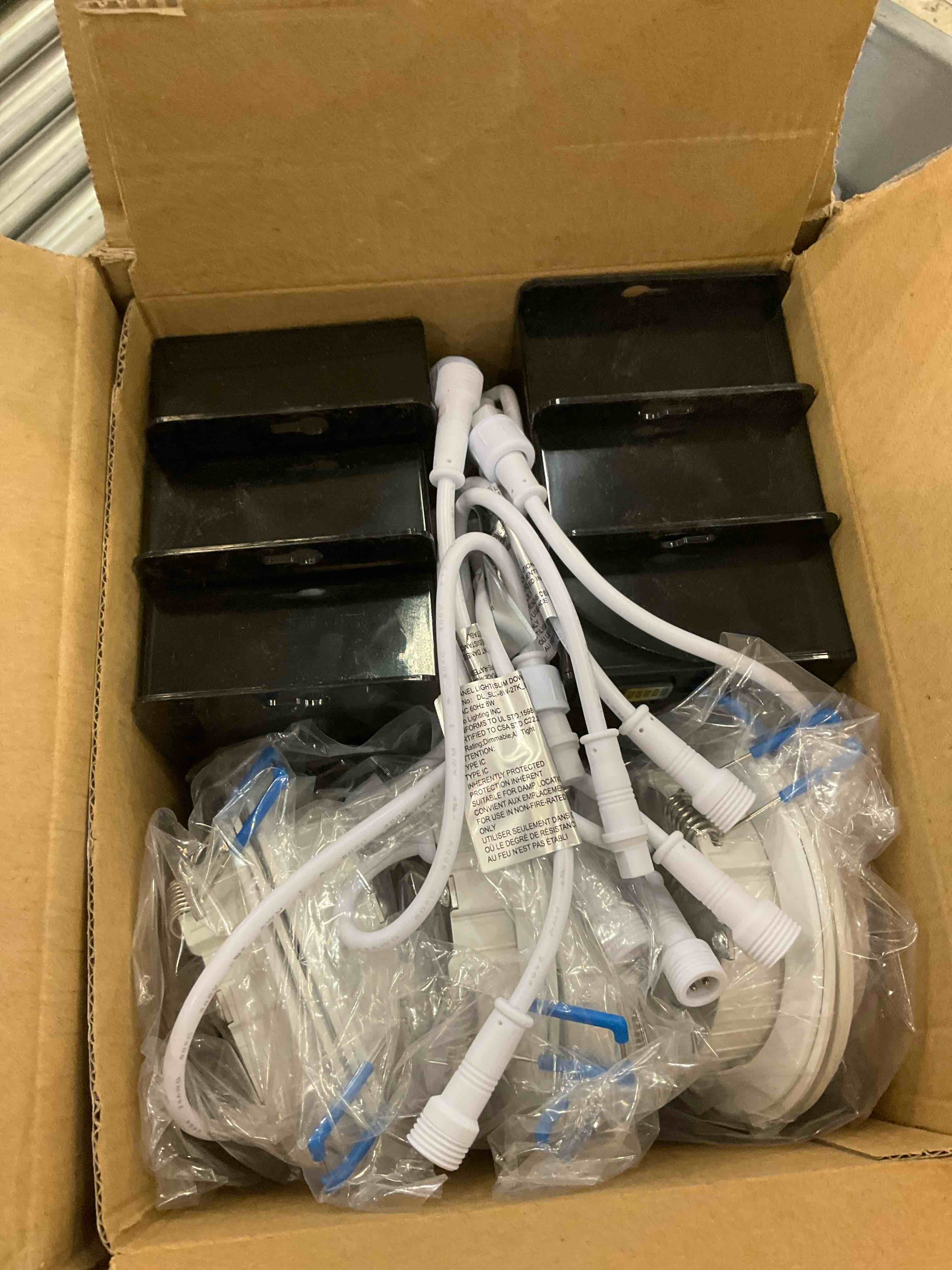 https://s3.amazonaws.com/lotting-images-prod/BargainHunt/EXS01175431_1710256911791.jpeg