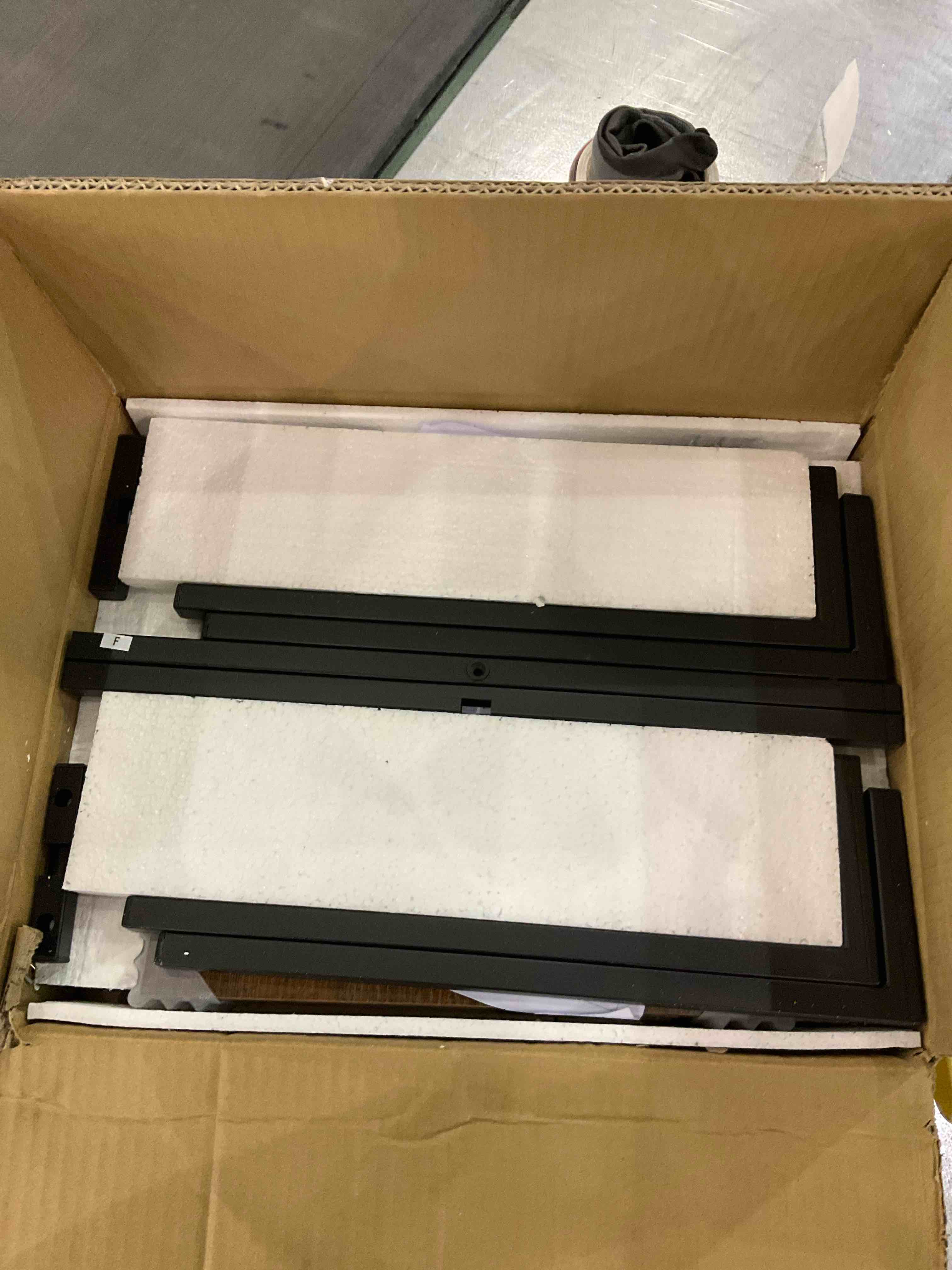https://s3.amazonaws.com/lotting-images-prod/BargainHunt/EXS01175701_1709298968135.jpeg