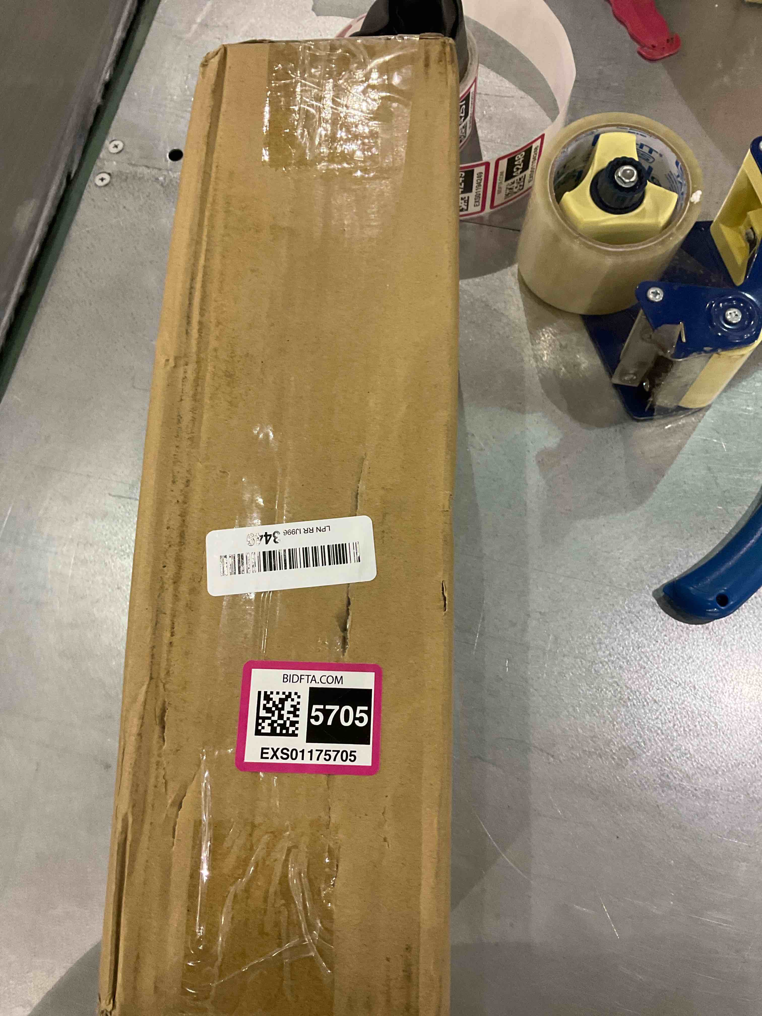 https://s3.amazonaws.com/lotting-images-prod/BargainHunt/EXS01175705_1709299440055.jpeg