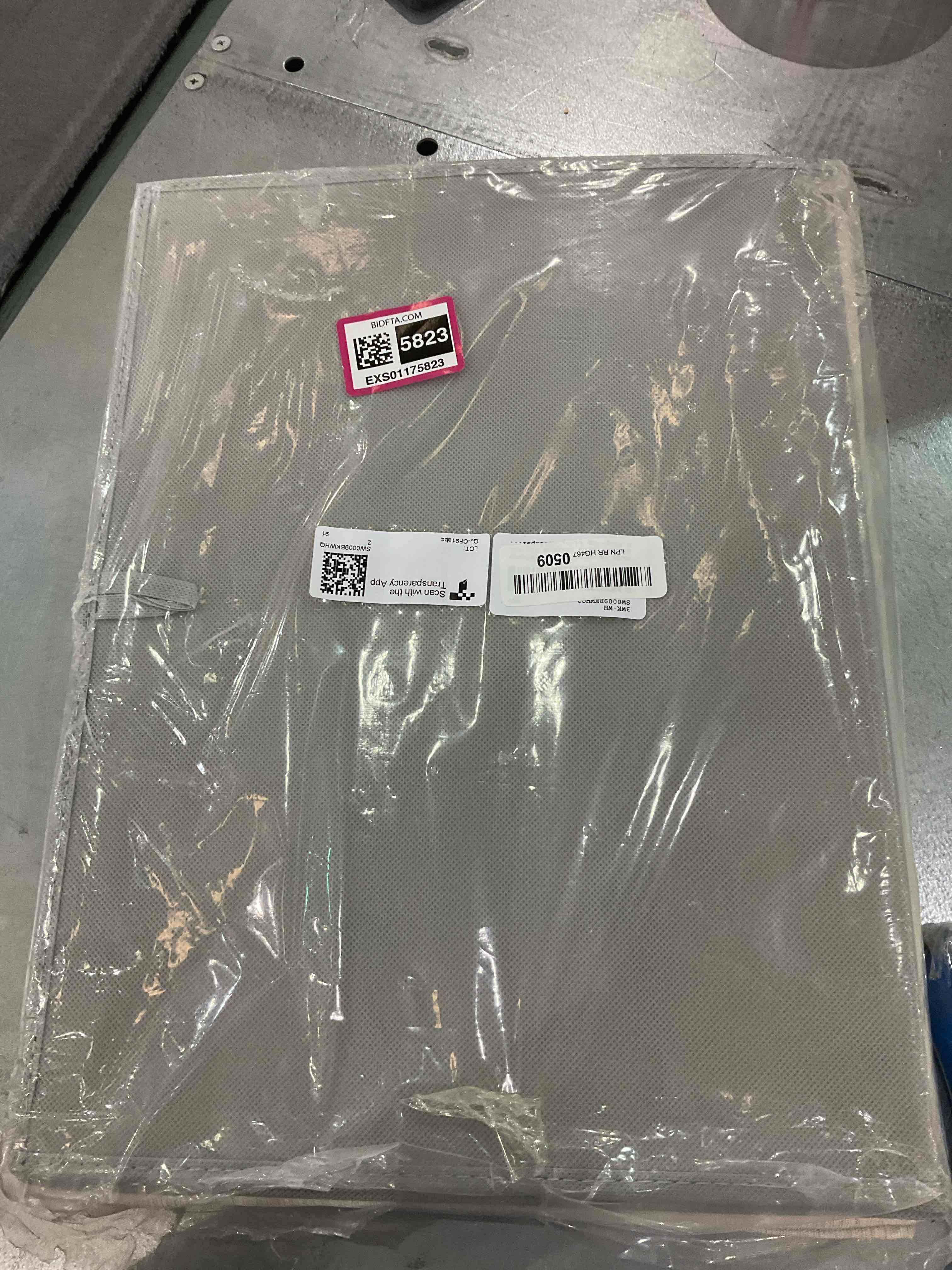 https://s3.amazonaws.com/lotting-images-prod/BargainHunt/EXS01175823_1709656849173.jpeg