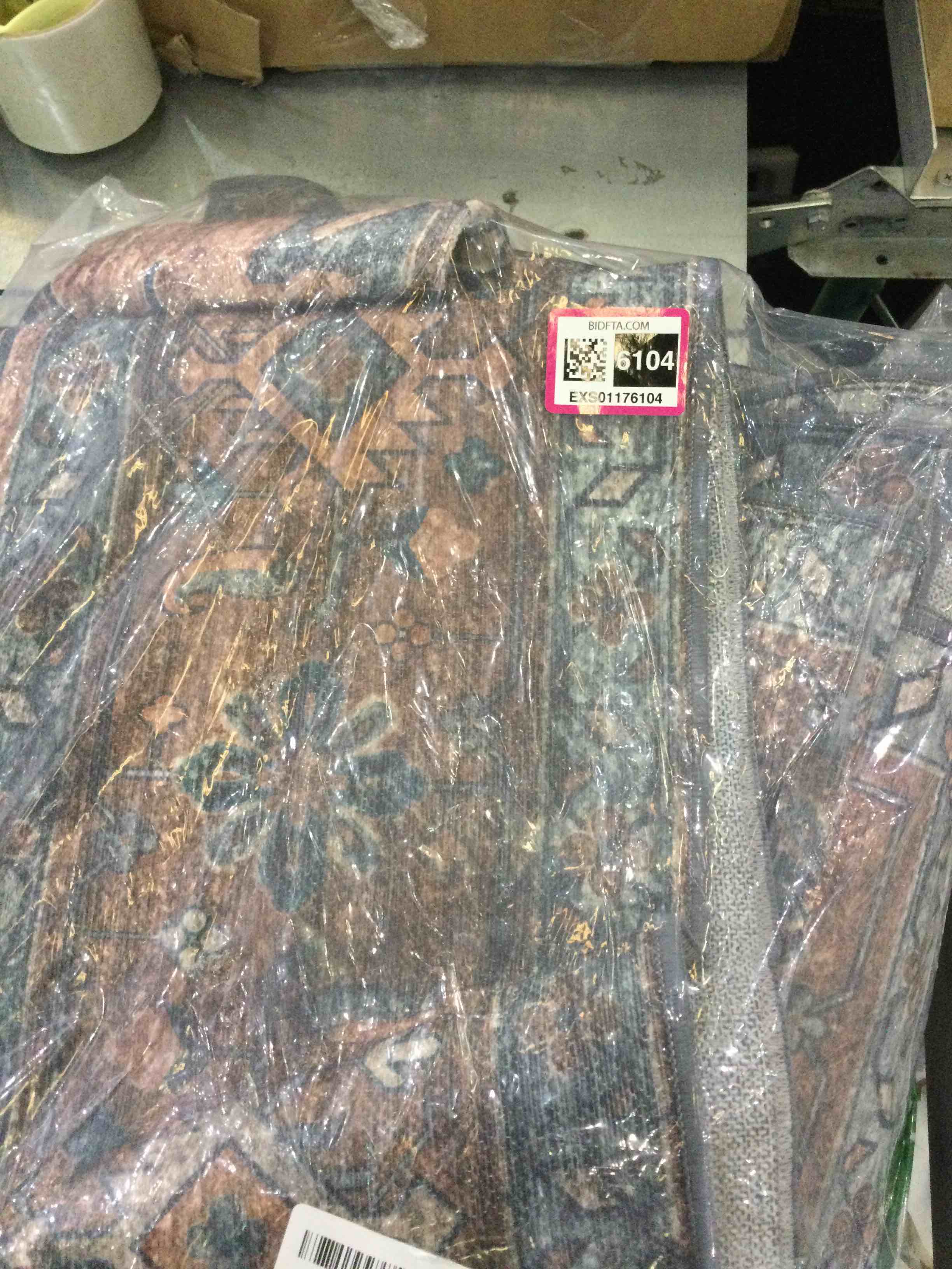 https://s3.amazonaws.com/lotting-images-prod/BargainHunt/EXS01176104_1708965056662.jpeg
