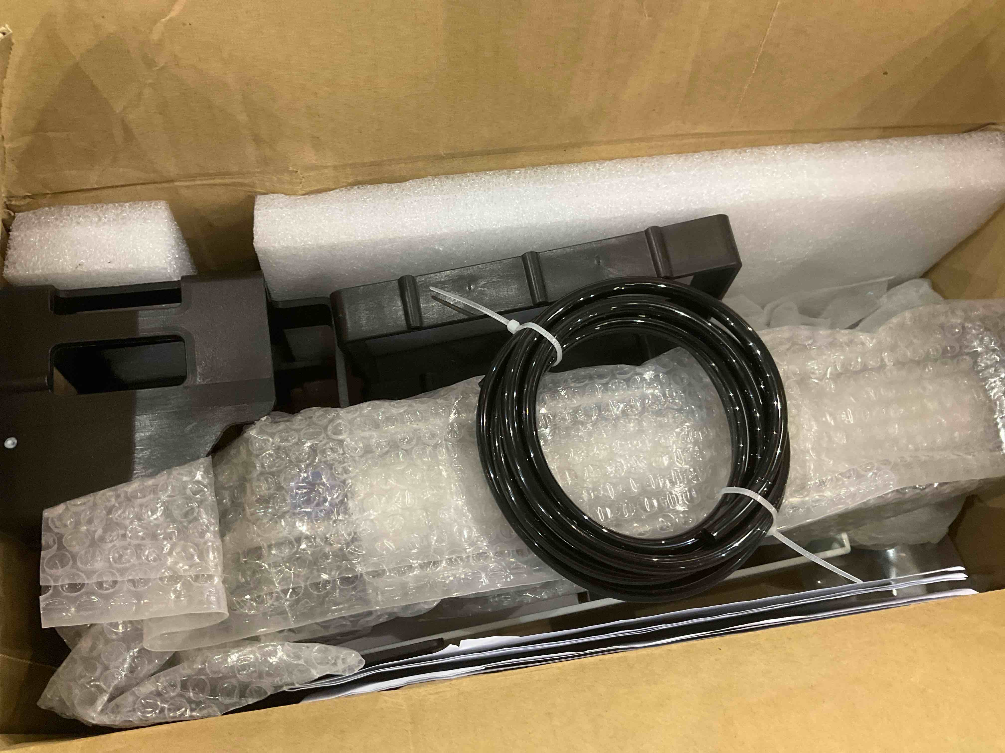 https://s3.amazonaws.com/lotting-images-prod/BargainHunt/EXS01176613_1709052260552.jpeg