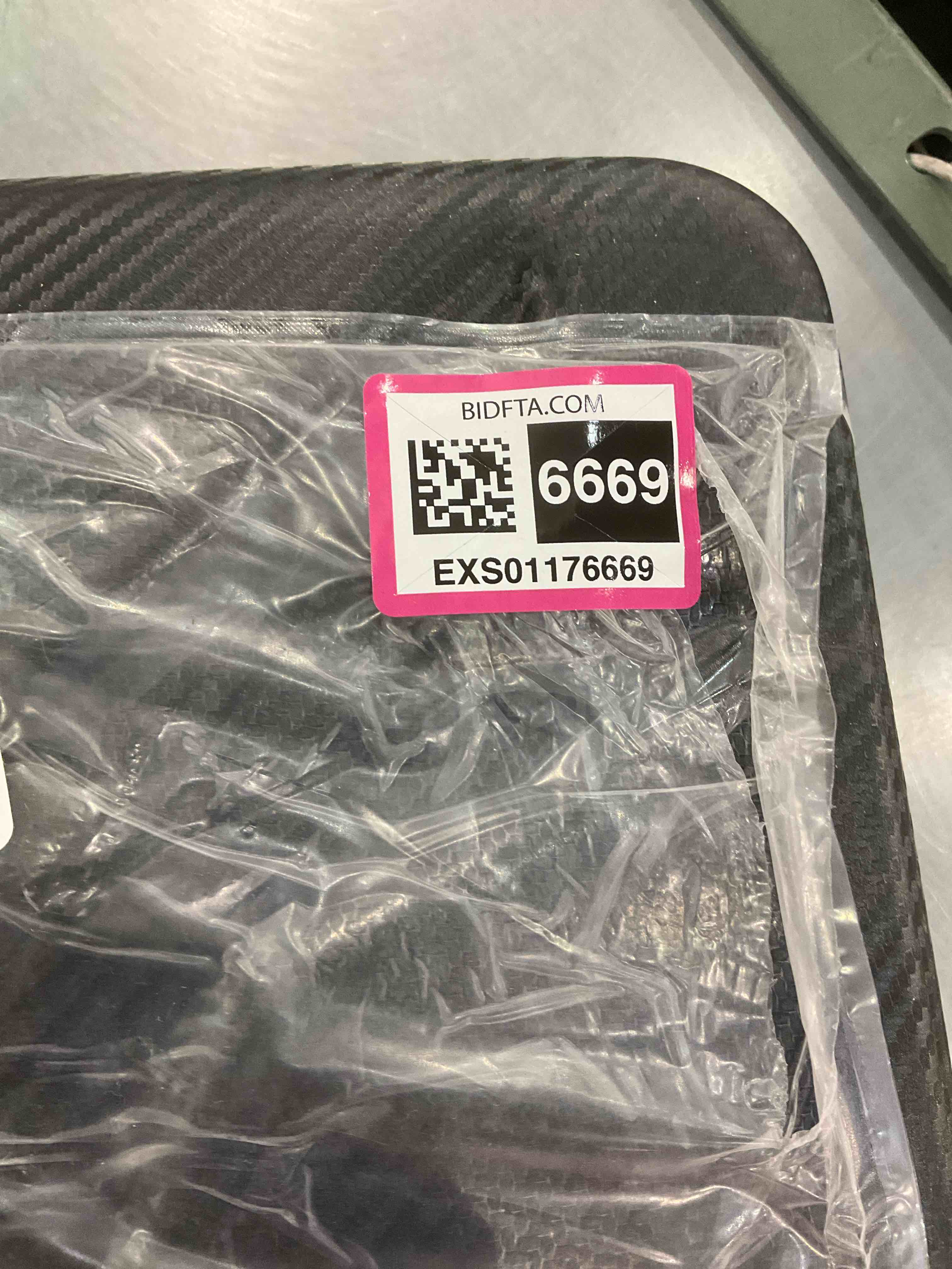 https://s3.amazonaws.com/lotting-images-prod/BargainHunt/EXS01176669_1709122335482.jpeg