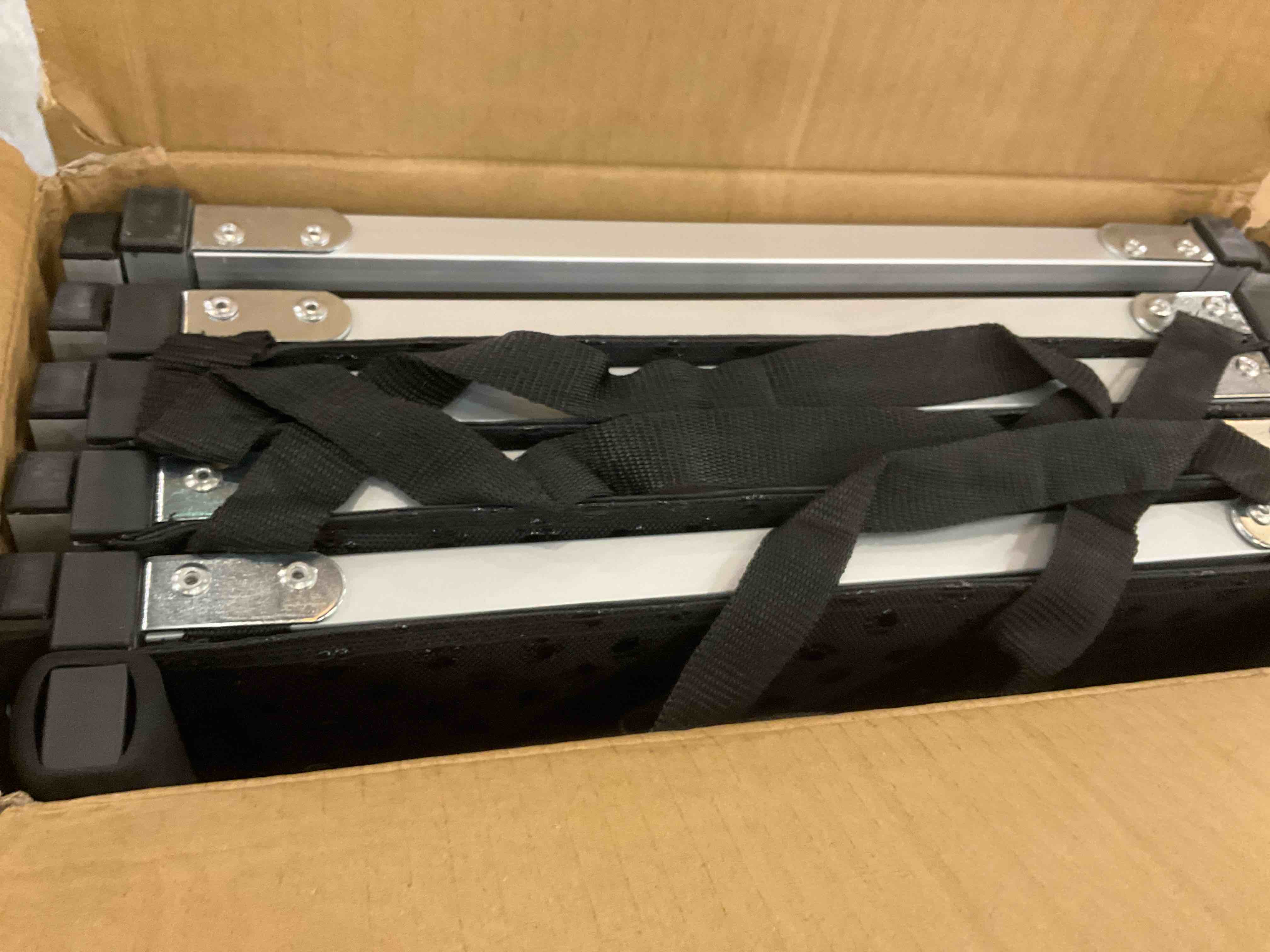 https://s3.amazonaws.com/lotting-images-prod/BargainHunt/EXS01176826_1709221731650.jpeg
