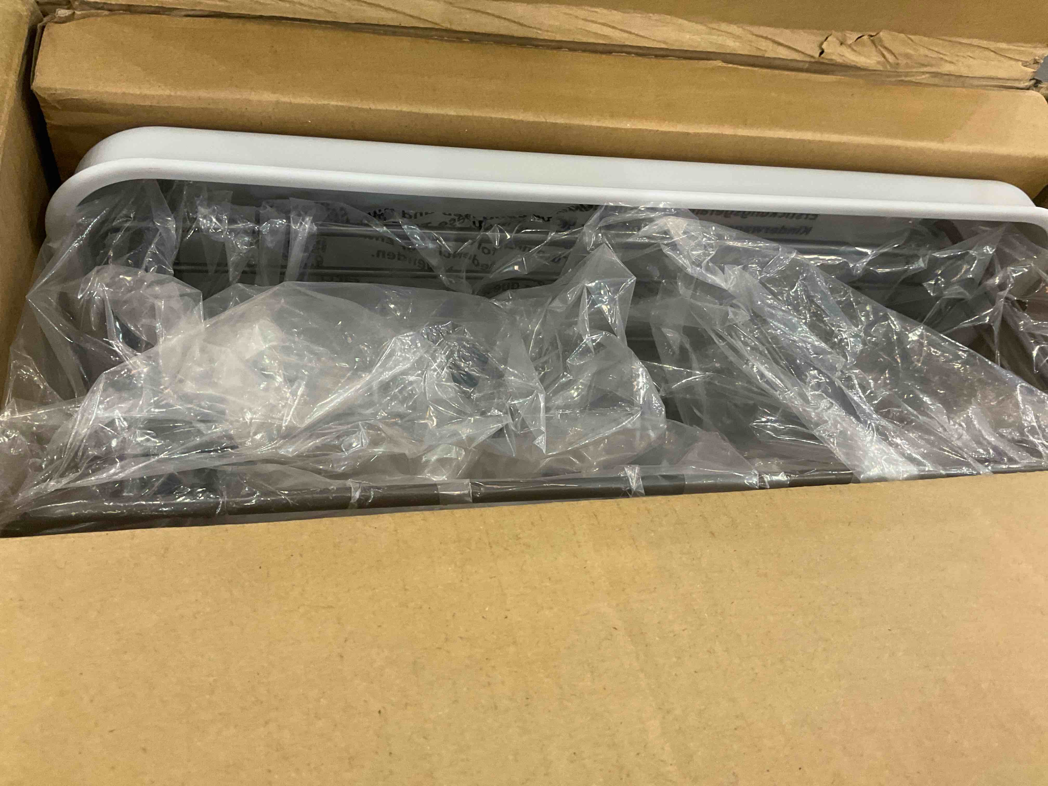 https://s3.amazonaws.com/lotting-images-prod/BargainHunt/EXS01176871_1709230518481.jpeg
