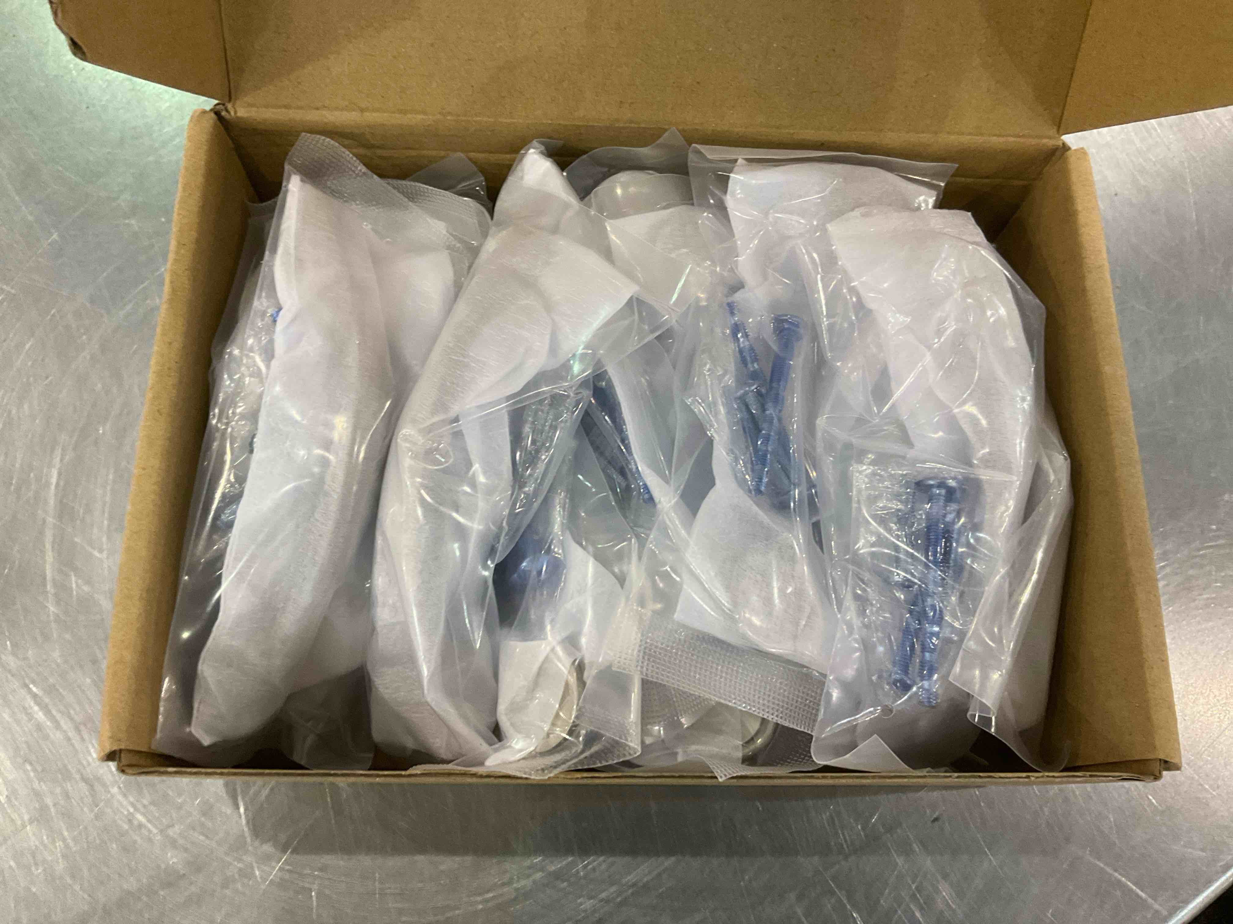 https://s3.amazonaws.com/lotting-images-prod/BargainHunt/EXS01176918_1709295369169.jpeg