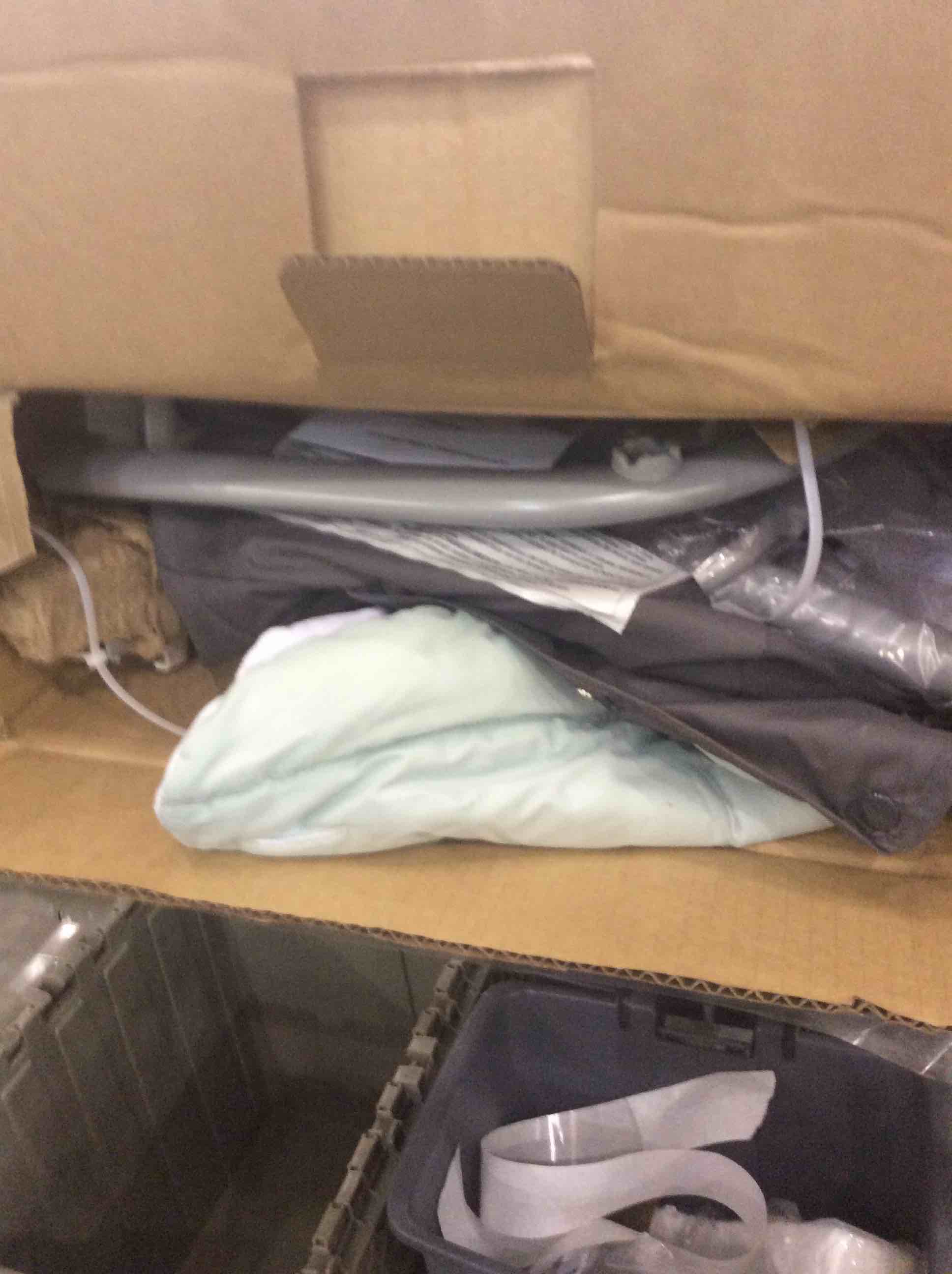 https://s3.amazonaws.com/lotting-images-prod/BargainHunt/EXS01177078_1708009696212.jpeg