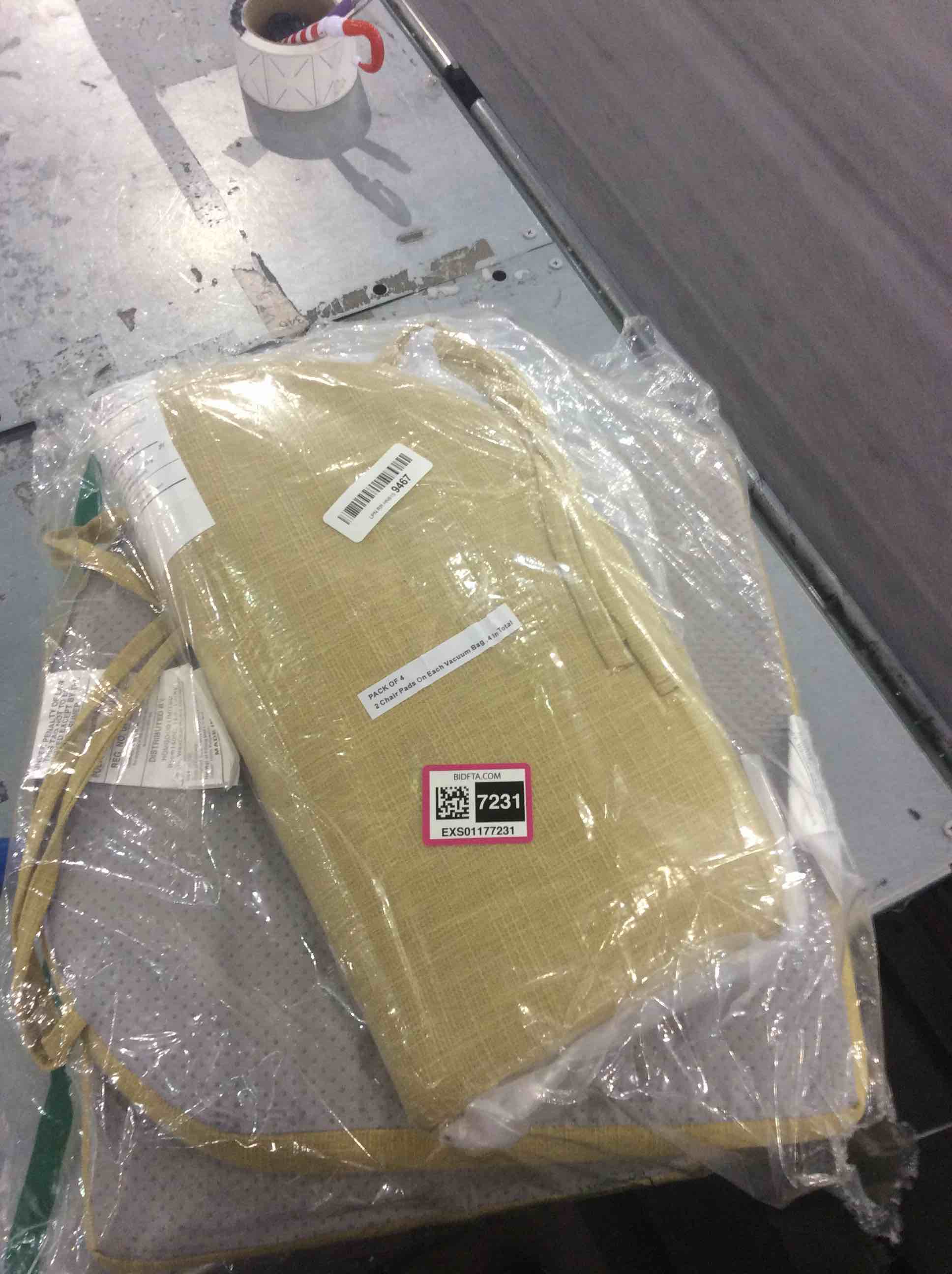 https://s3.amazonaws.com/lotting-images-prod/BargainHunt/EXS01177231_1708347197895.jpeg