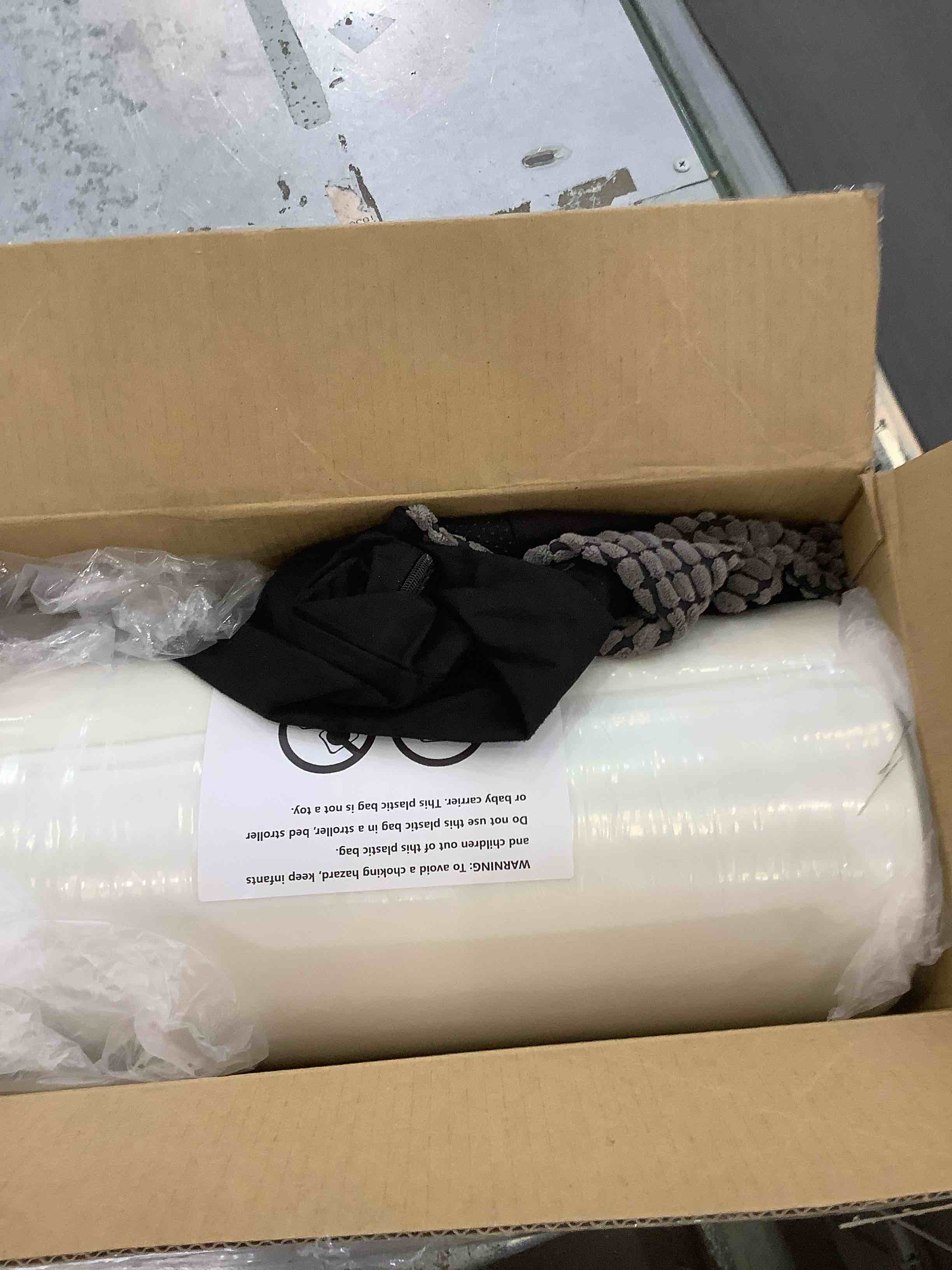 https://s3.amazonaws.com/lotting-images-prod/BargainHunt/EXS01177373_1708443294990.jpeg