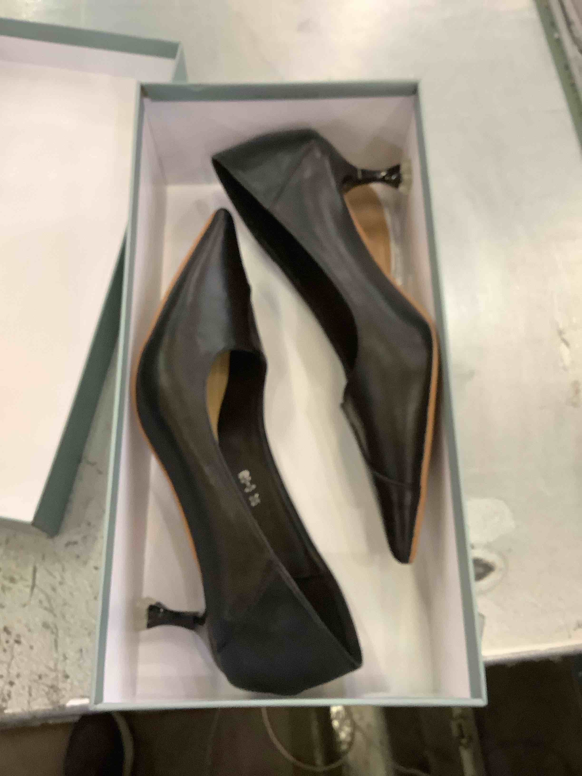 https://s3.amazonaws.com/lotting-images-prod/BargainHunt/EXS01177404_1708451862436.jpeg