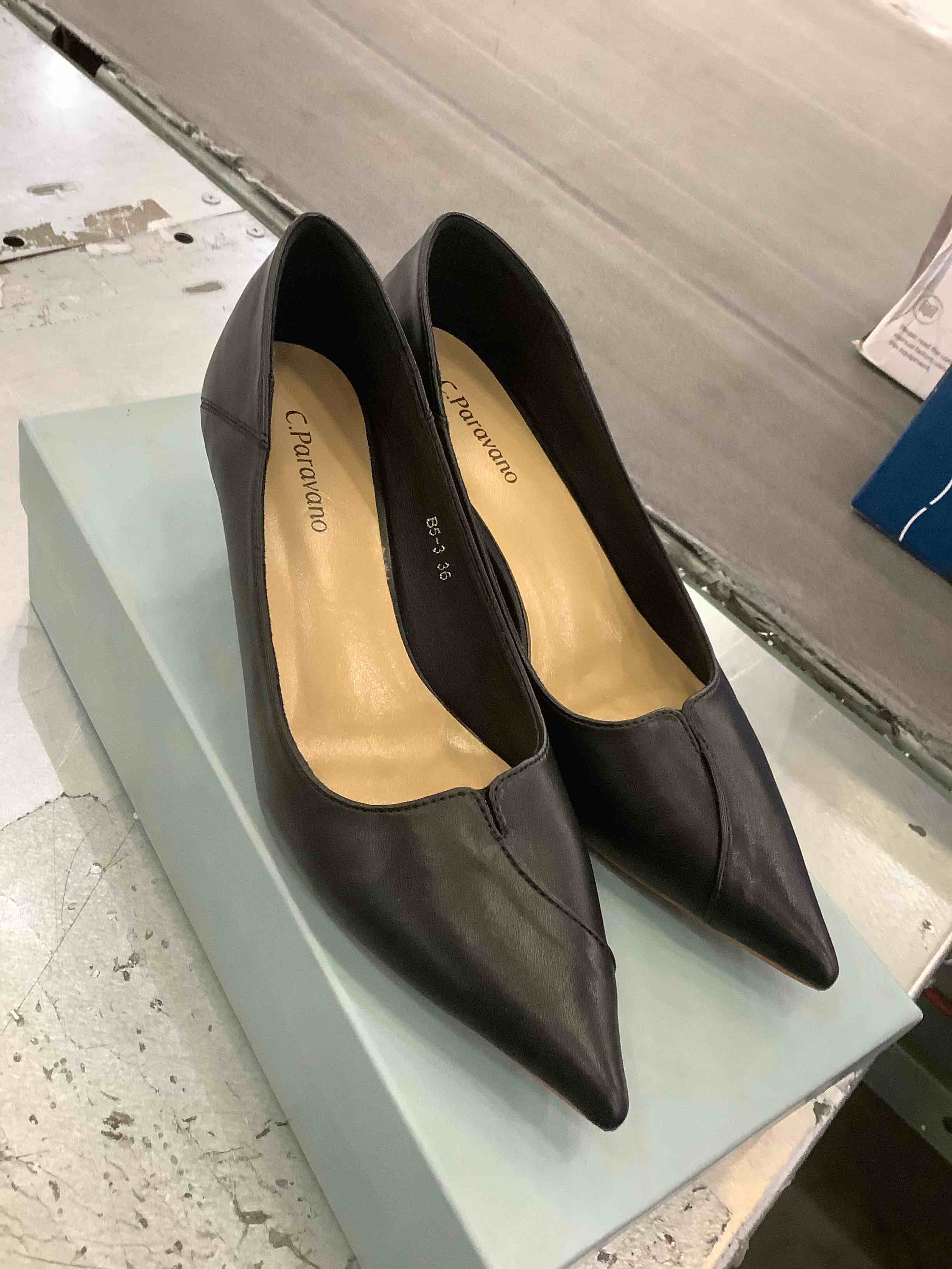 https://s3.amazonaws.com/lotting-images-prod/BargainHunt/EXS01177404_1708451874812.jpeg