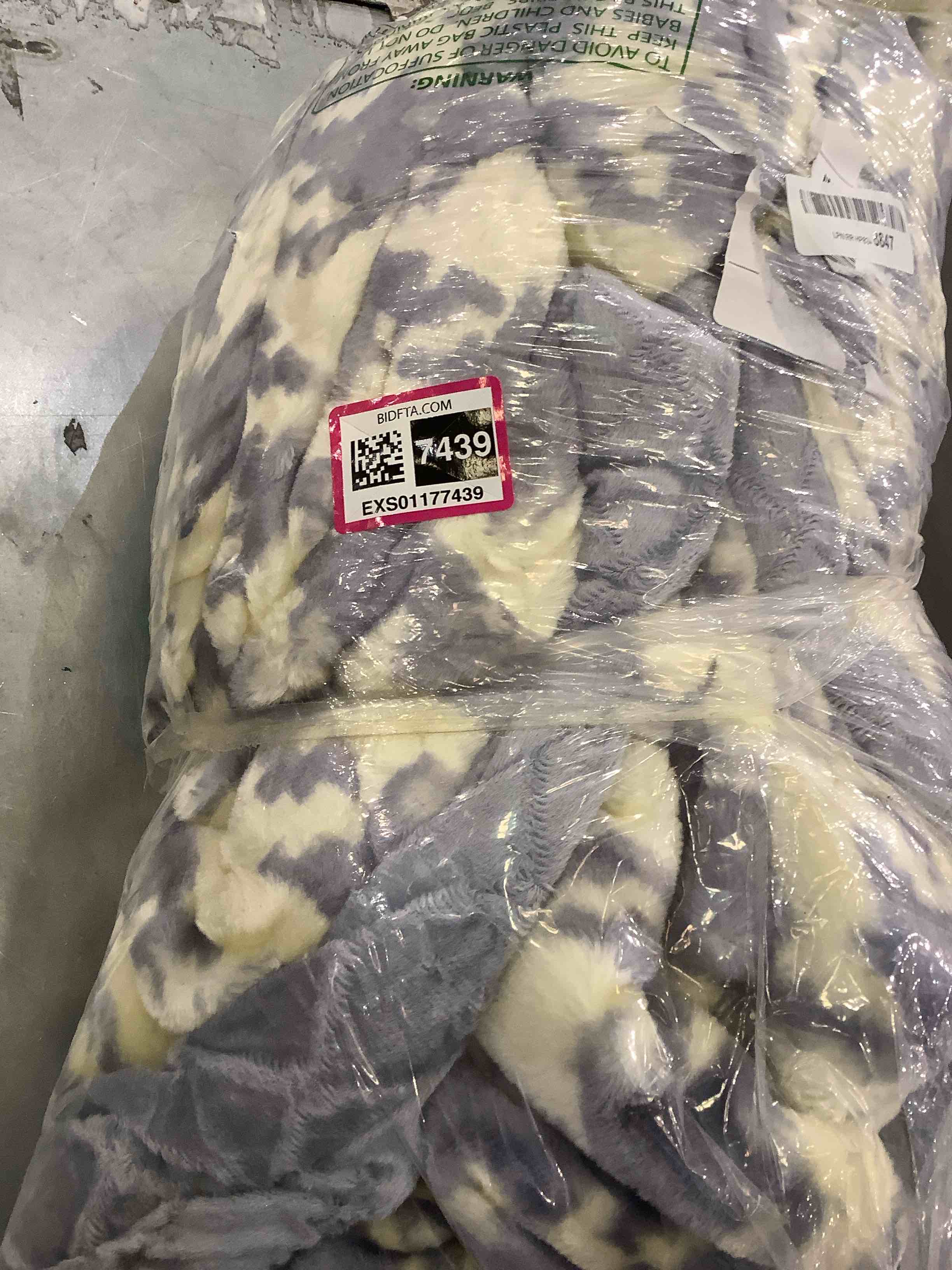 https://s3.amazonaws.com/lotting-images-prod/BargainHunt/EXS01177439_1708454887035.jpeg